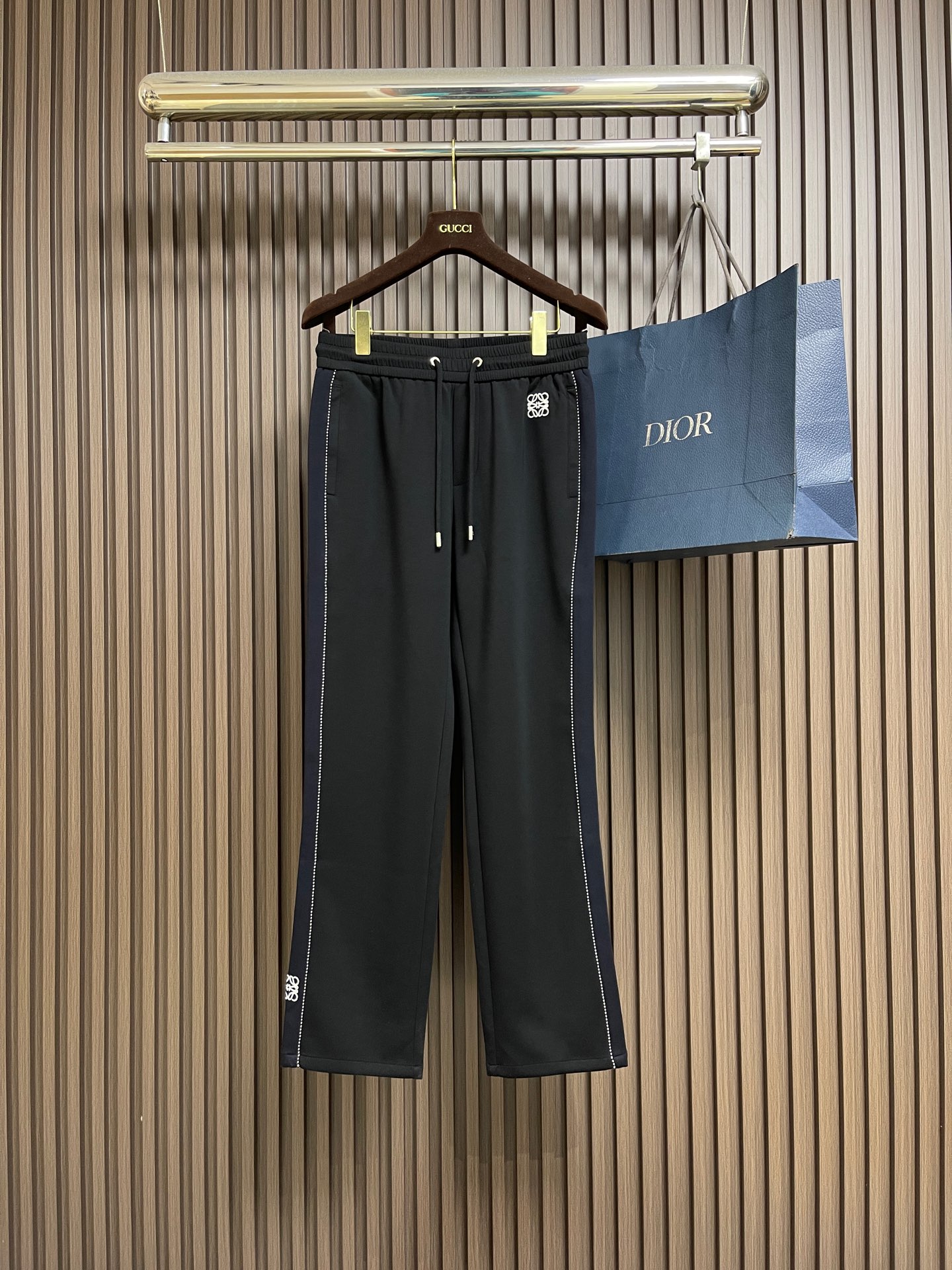 🛒🛒LOEWE 经典标针织运动休闲卫裤，情侣款卫裤推荐lw经典anagram标识点缀，识别度非常高 裤装