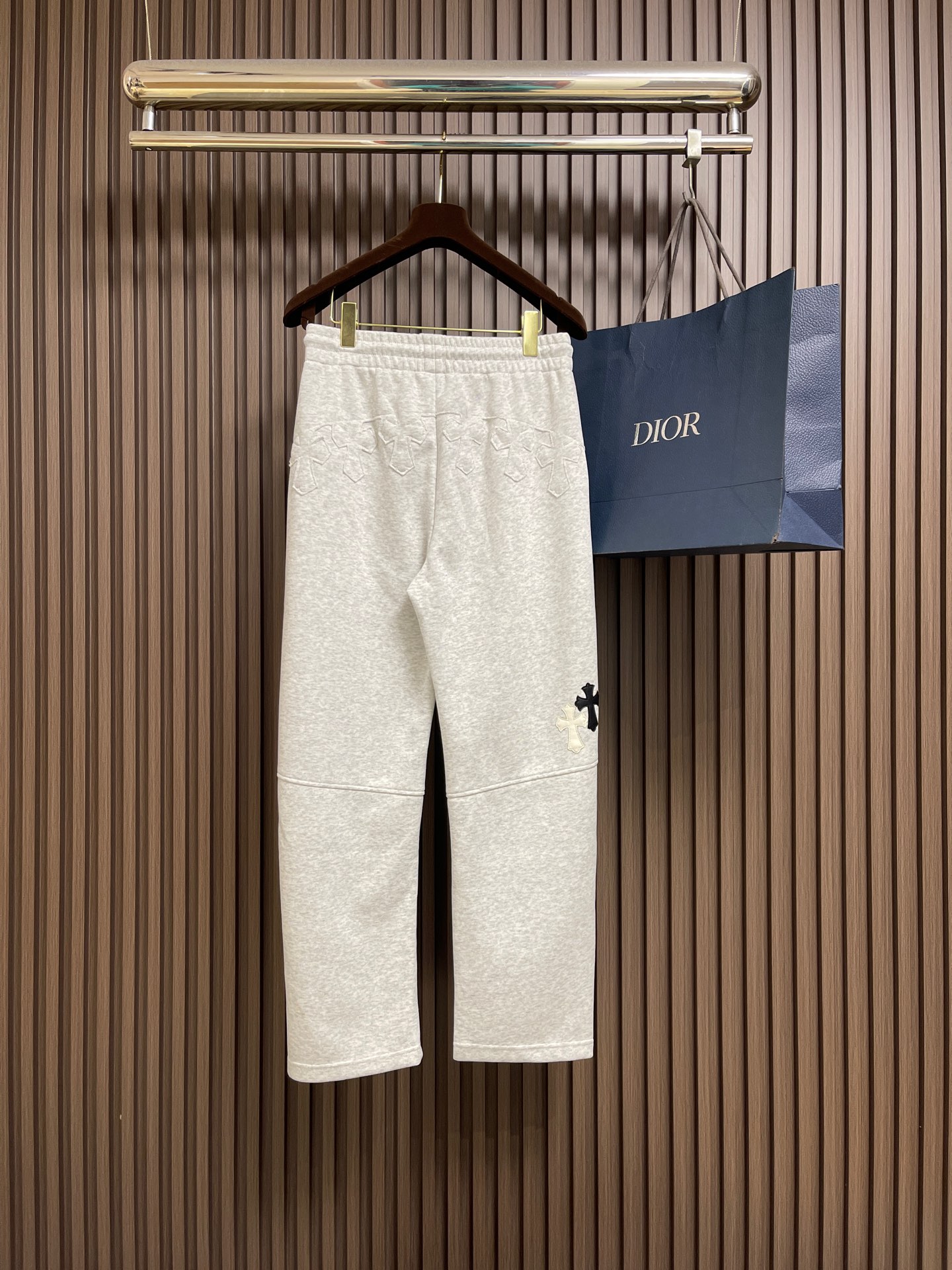 🛒🛒CH 克罗心十字花标识系列直筒卫裤，拼皮十字花设计，日本进口提花棉料，厚度和质感随意对比....面料