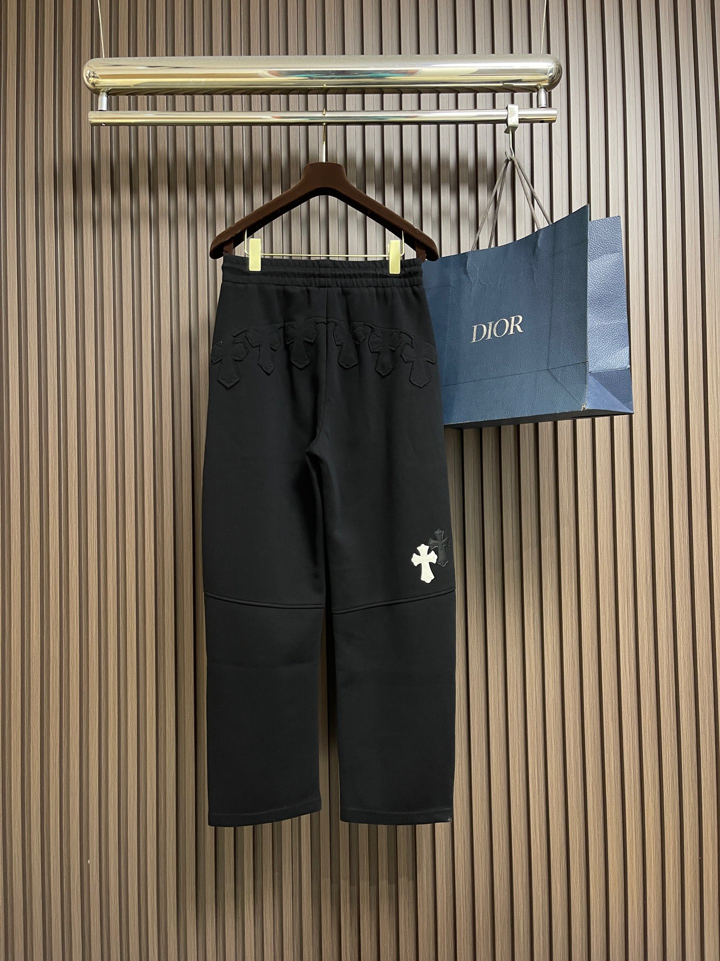 🛒🛒CH 克罗心十字花标识系列直筒卫裤，拼皮十字花设计，日本进口提花棉料，厚度和质感随意对比....面料