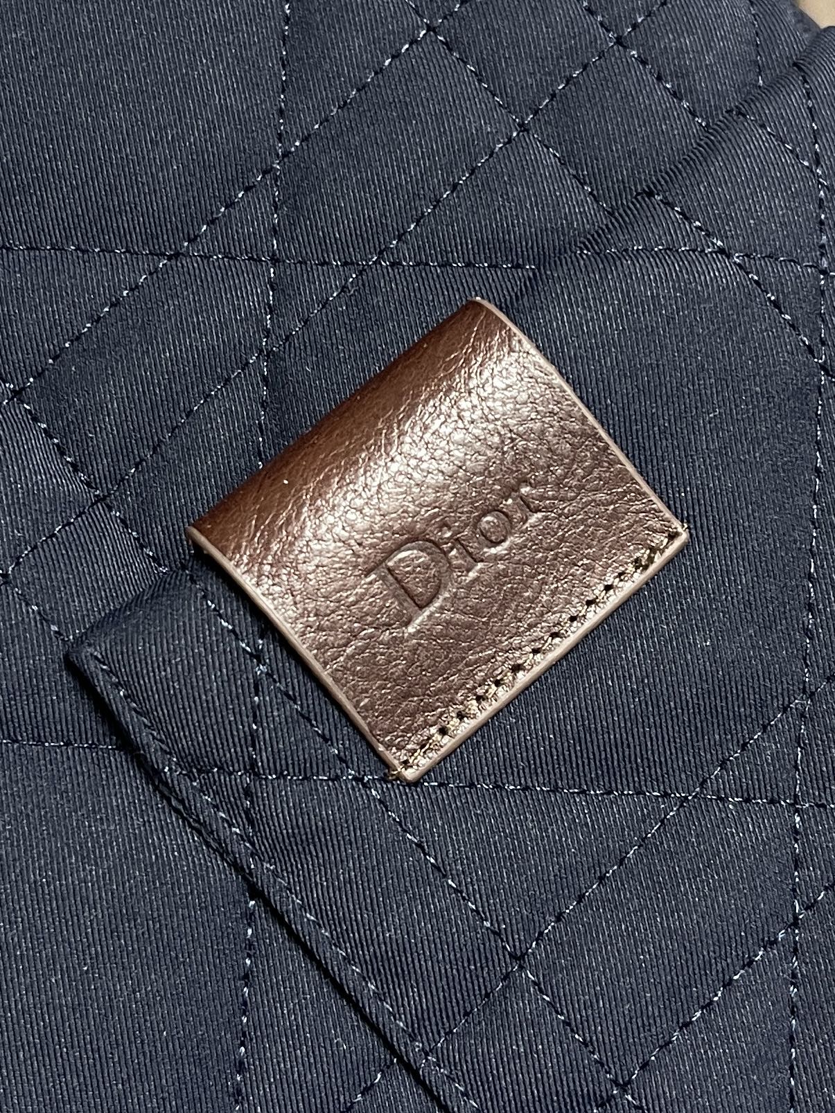 🛒🛒Dior 海军蓝色棉质夹克外套，藤格纹搭配皮革Dr补丁，这款重新演绎经典设计，彰显现代风格，采用海军