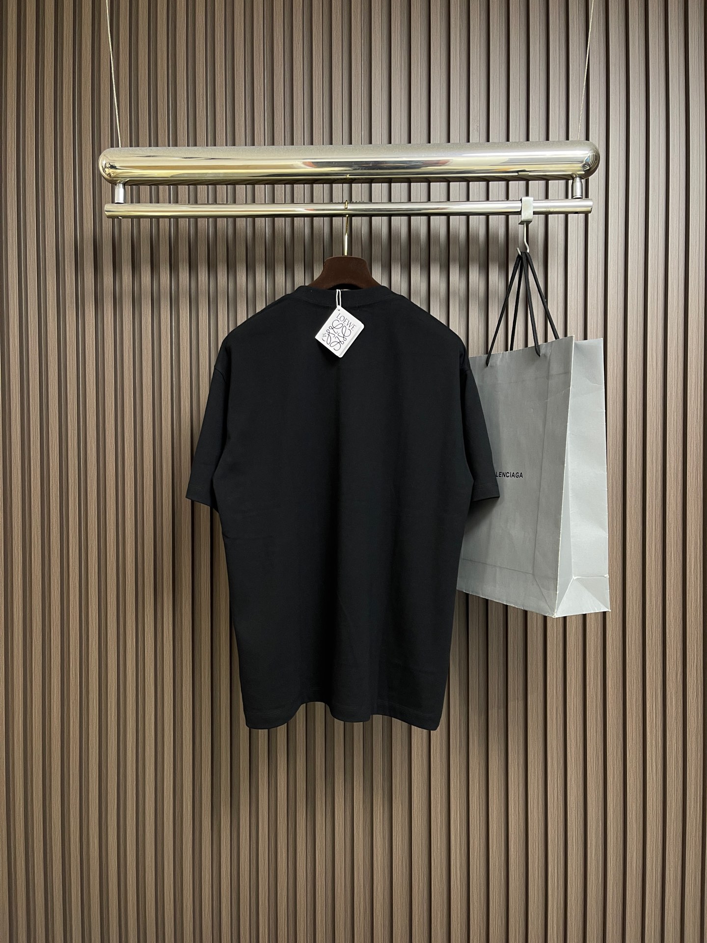 🛒🛒LOEWE 胸口刺绣标识短袖T恤，采用20支平纹优棉，螺纹采用1*1索罗娜螺纹，绣花采用立体刺绣 哑