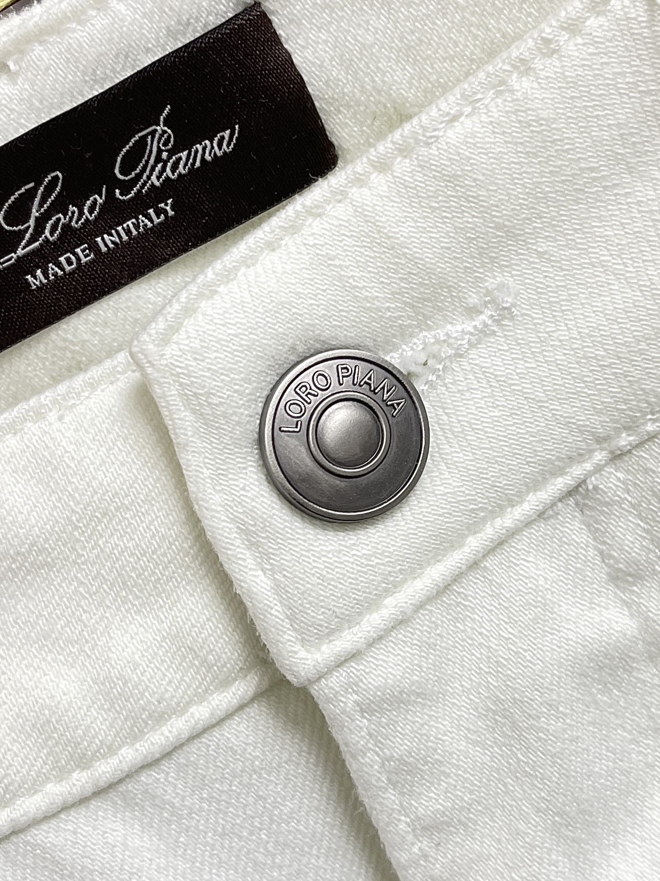 🛒🛒Loro piana LoroPiana 水洗牛仔裤 肉眼可见的利落裁剪，直筒修身款裤型！100%定