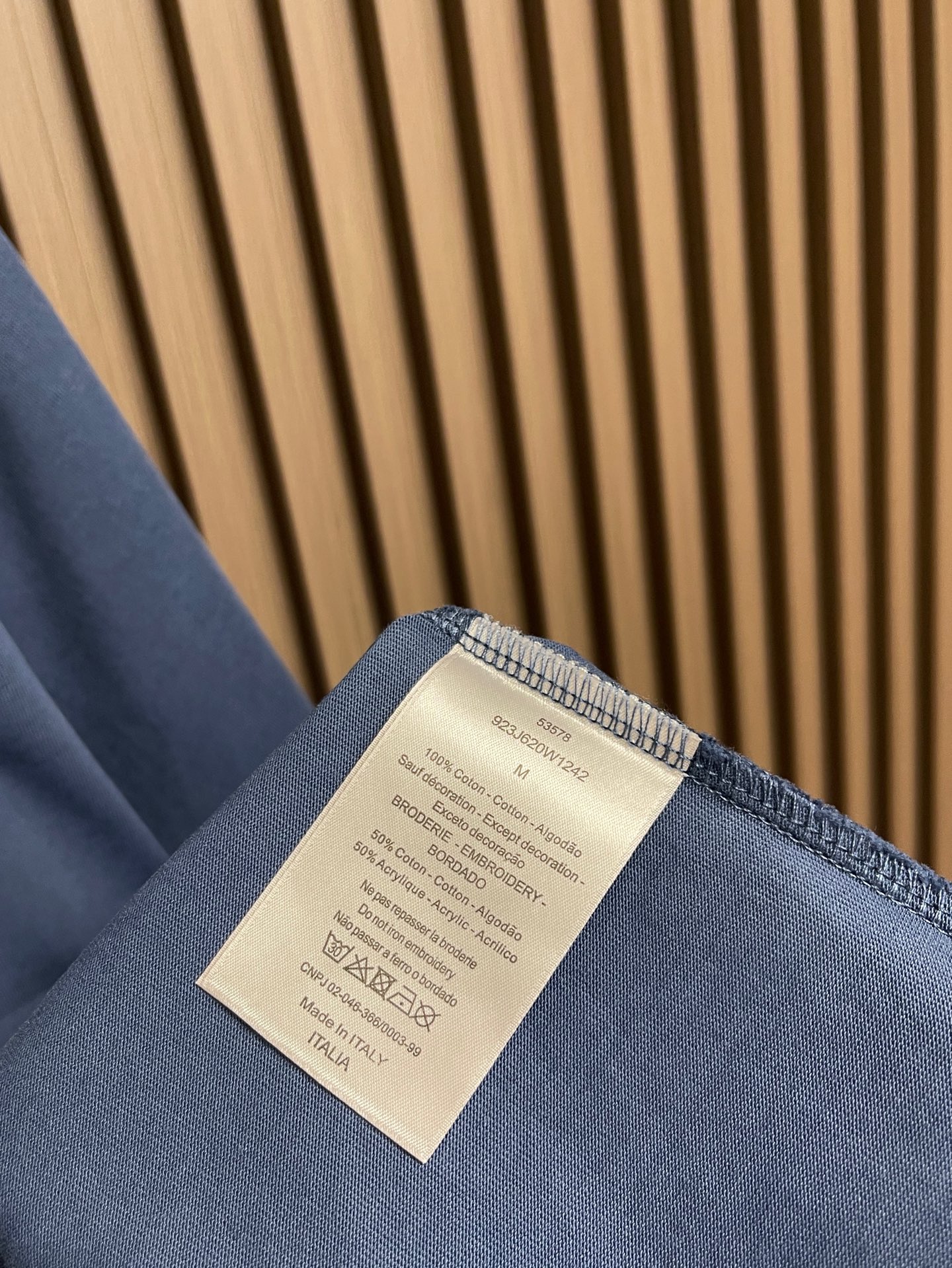 🛒🛒Dior 2026SS早春新款刺绣标识短袖T恤，基础款推荐！百搭战神！字母立体绣花设计．字母logo