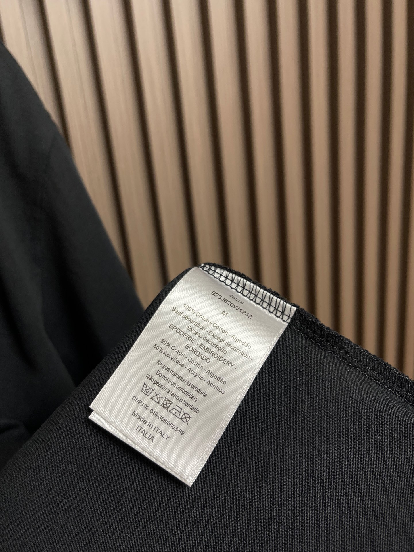 🛒🛒Dior 2026SS早春新款刺绣标识短袖T恤，基础款推荐！百搭战神！字母立体绣花设计．字母logo