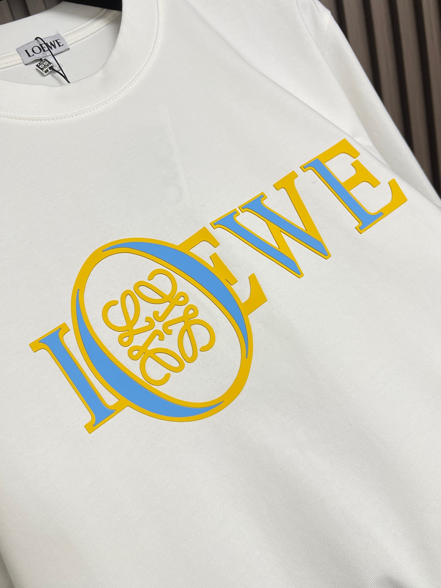 🛒🛒Loewe 徽标撞色胶印logo短袖T恤，简约清新风格，彰显出高品格的气质，采用260g精梳棉面料，