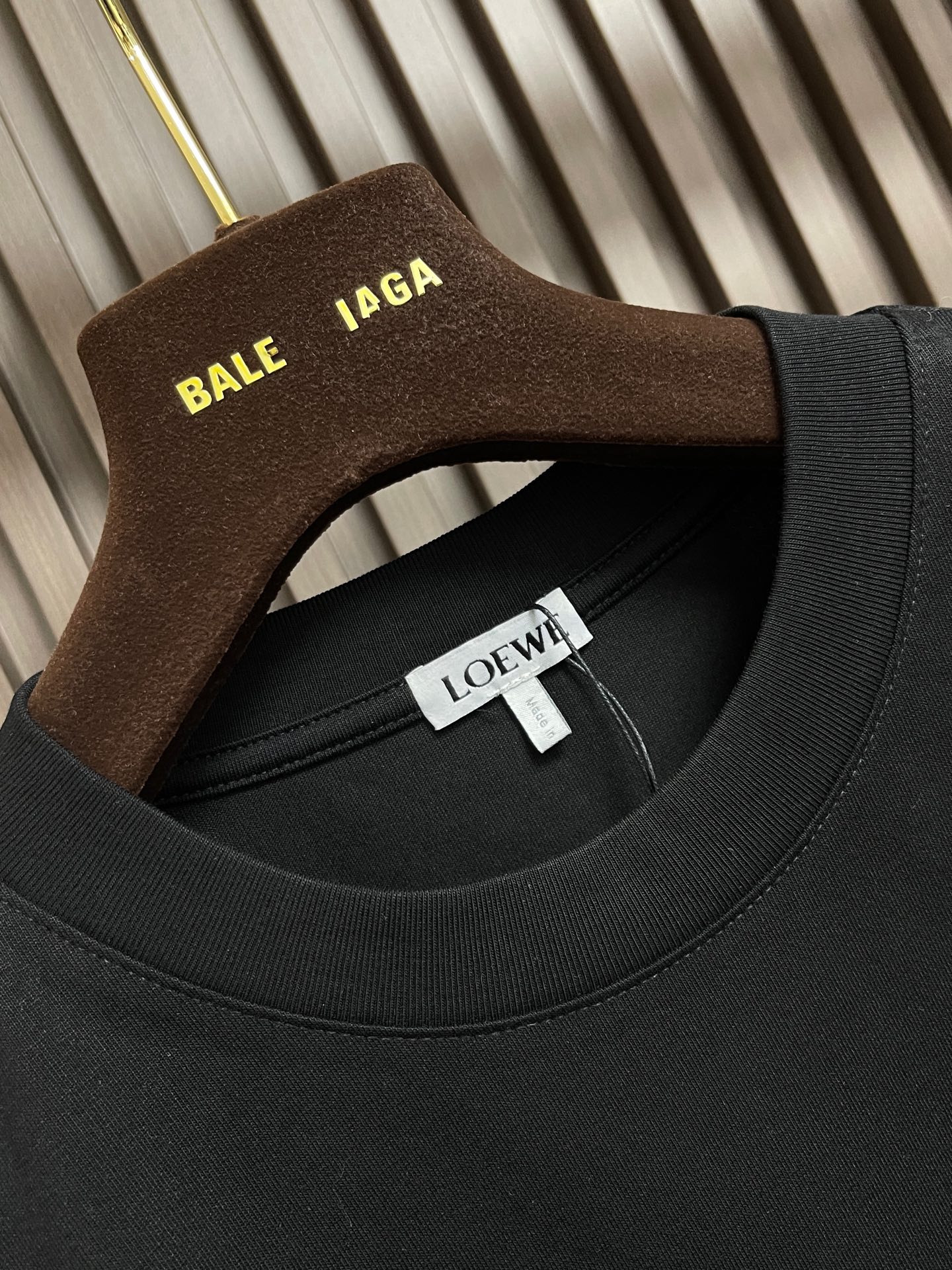 🛒🛒Loewe 徽标撞色胶印logo短袖T恤，简约清新风格，彰显出高品格的气质，采用260g精梳棉面料，