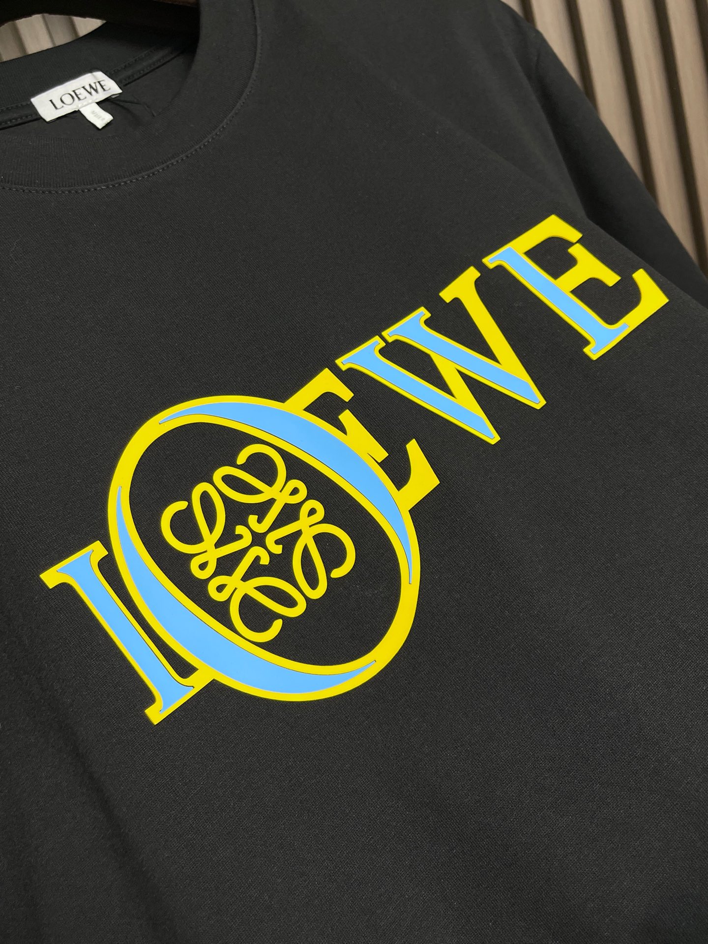 🛒🛒Loewe 徽标撞色胶印logo短袖T恤，简约清新风格，彰显出高品格的气质，采用260g精梳棉面料，