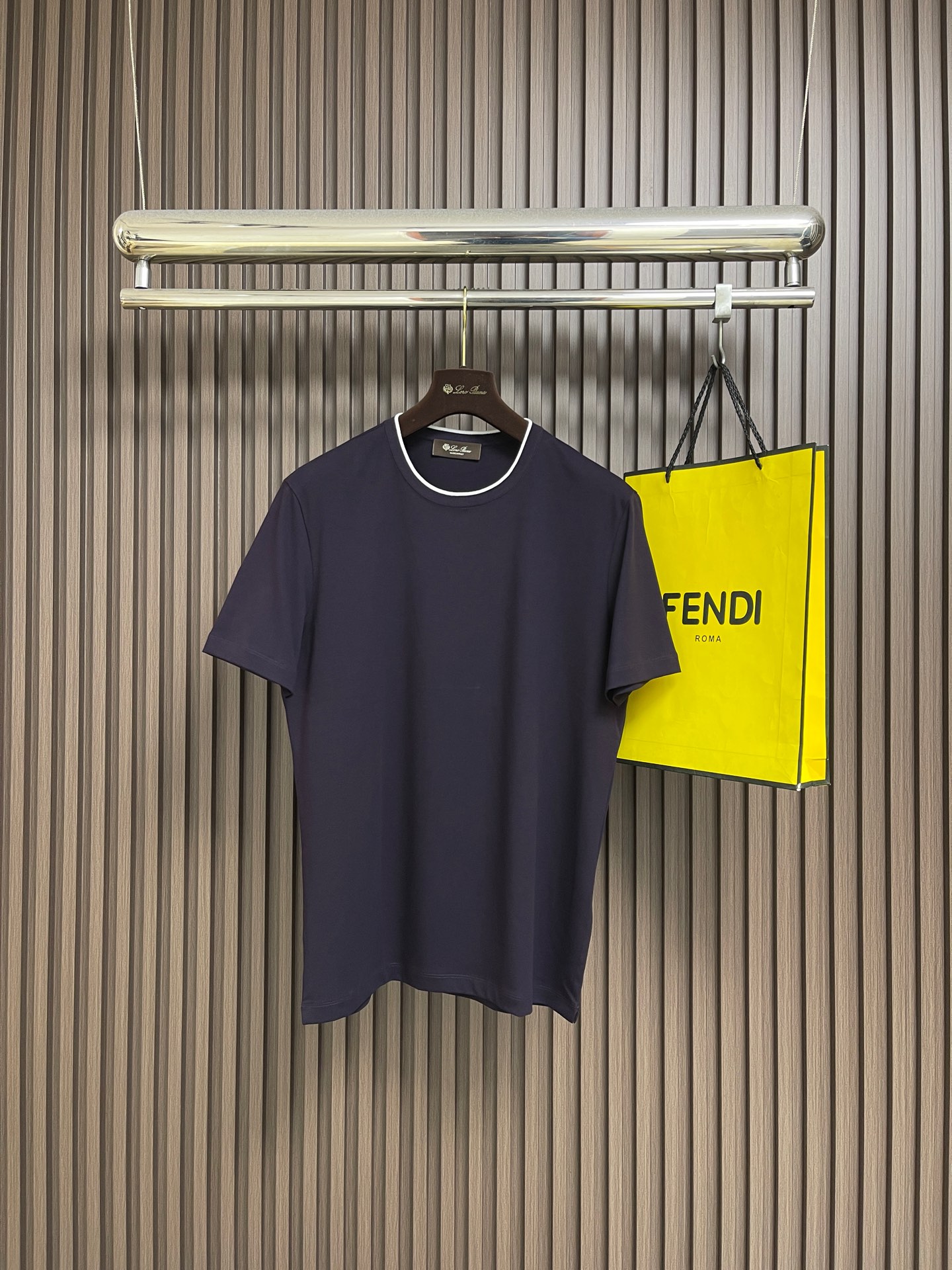🛒🛒Loro piana Loro Piana 2026ss新款领口撞色圆领短袖T恤， 百搭款式 任何人