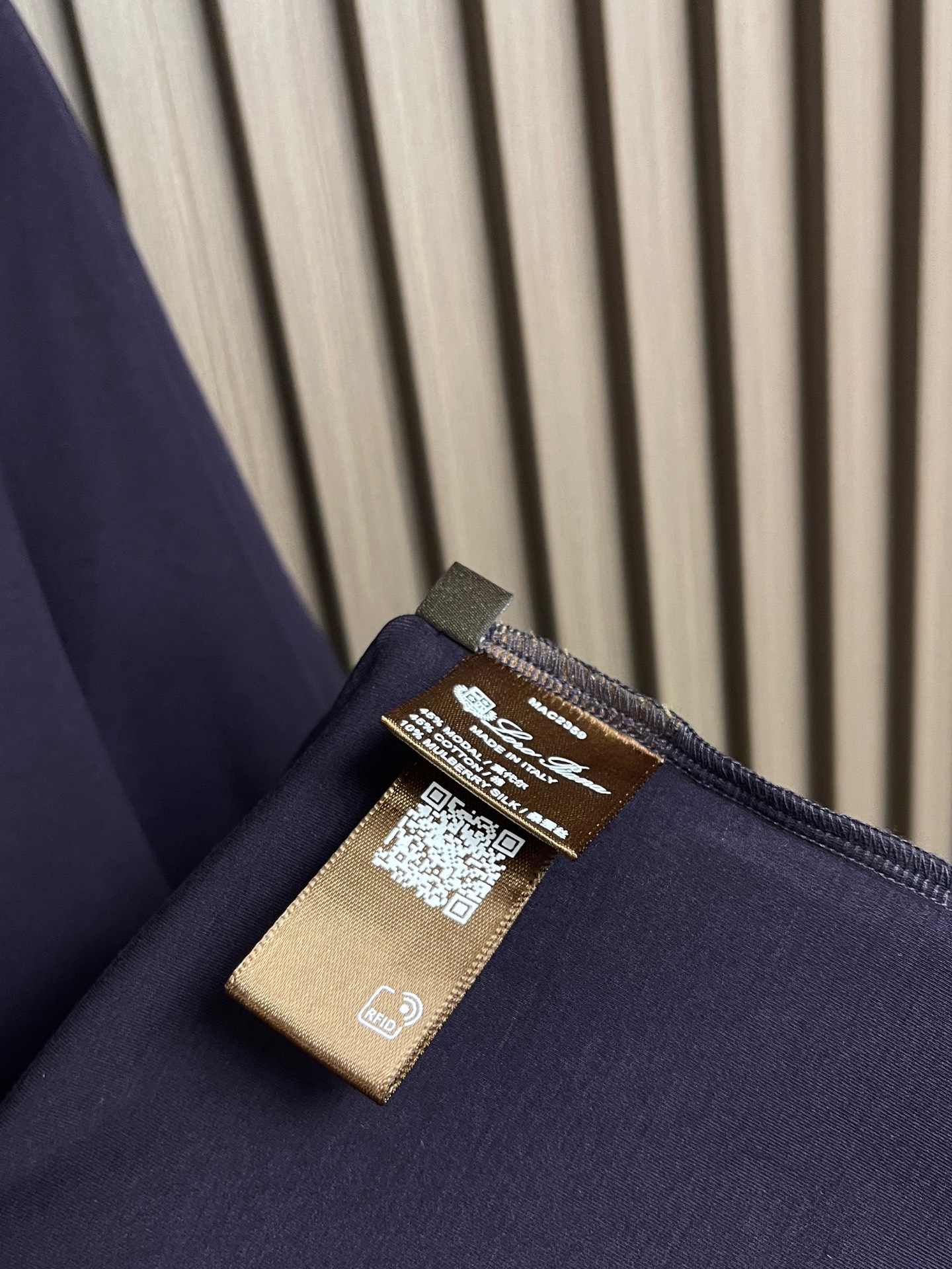 🛒🛒Loro piana Loro Piana 2026ss新款领口撞色圆领短袖T恤， 百搭款式 任何人