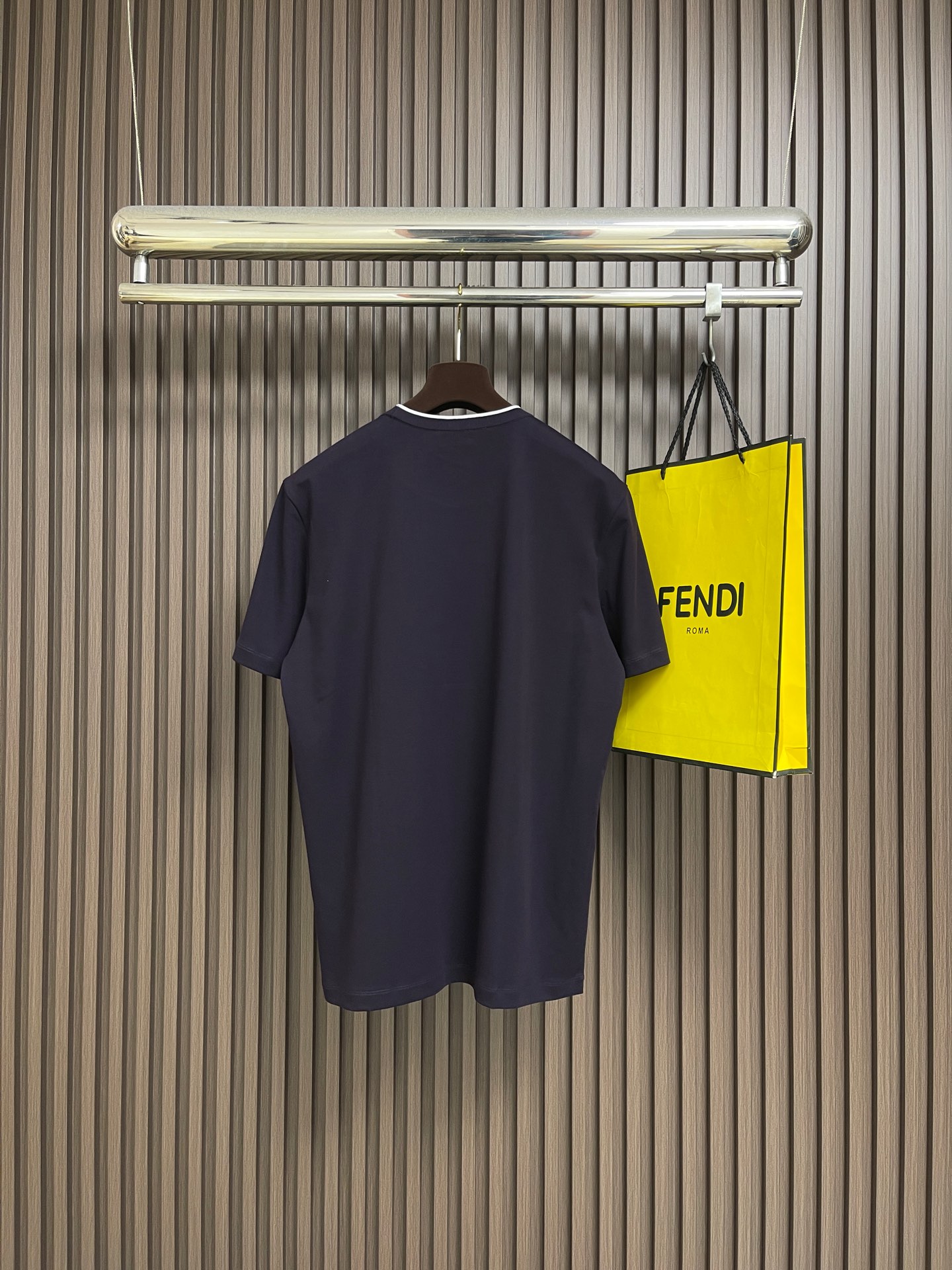 🛒🛒Loro piana Loro Piana 2026ss新款领口撞色圆领短袖T恤， 百搭款式 任何人