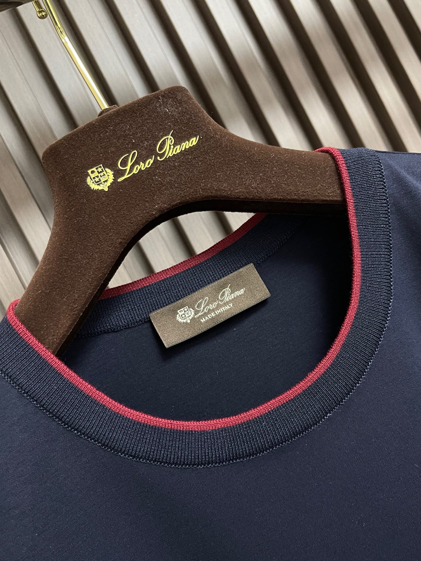 🛒🛒Loro piana Loro Piana 2026ss新款领口撞色圆领短袖T恤， 百搭款式 任何人