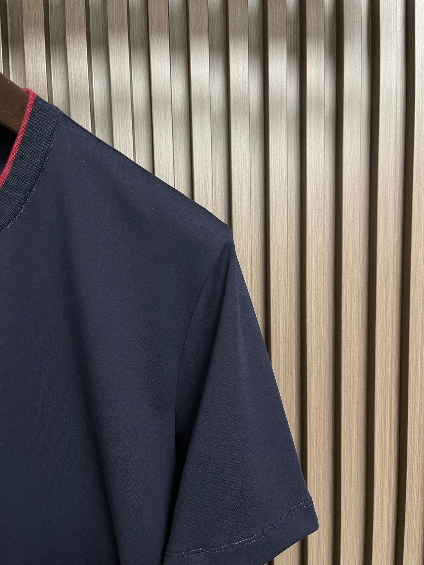 🛒🛒Loro piana Loro Piana 2026ss新款领口撞色圆领短袖T恤， 百搭款式 任何人