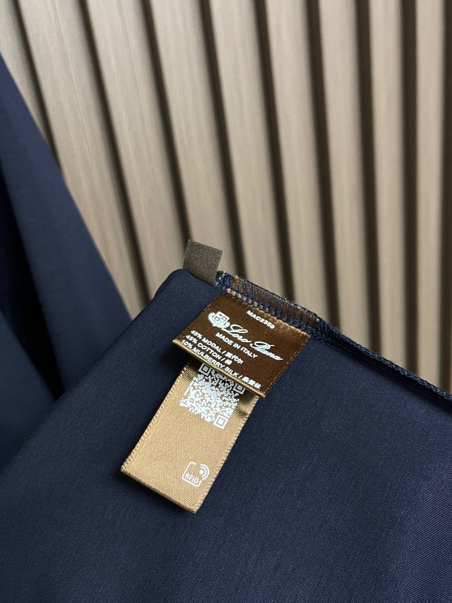 🛒🛒Loro piana Loro Piana 2026ss新款领口撞色圆领短袖T恤， 百搭款式 任何人