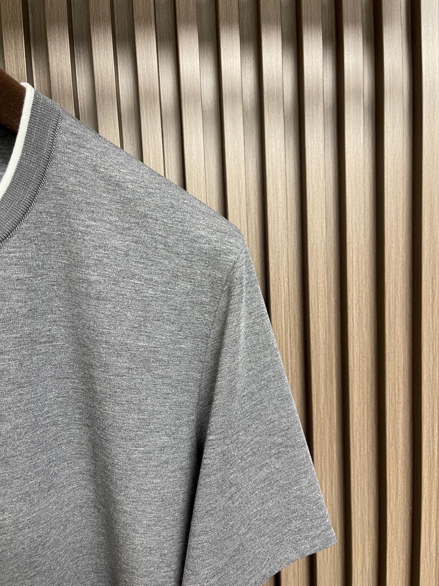 🛒🛒Loro piana LoroPiana 撞色镶边假两件叠穿莫代尔丝光棉圆领短袖t恤，延续一贯地低调