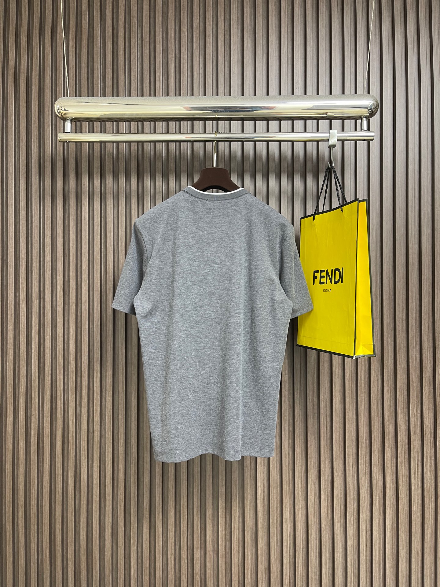 🛒🛒Loro piana LoroPiana 撞色镶边假两件叠穿莫代尔丝光棉圆领短袖t恤，延续一贯地低调