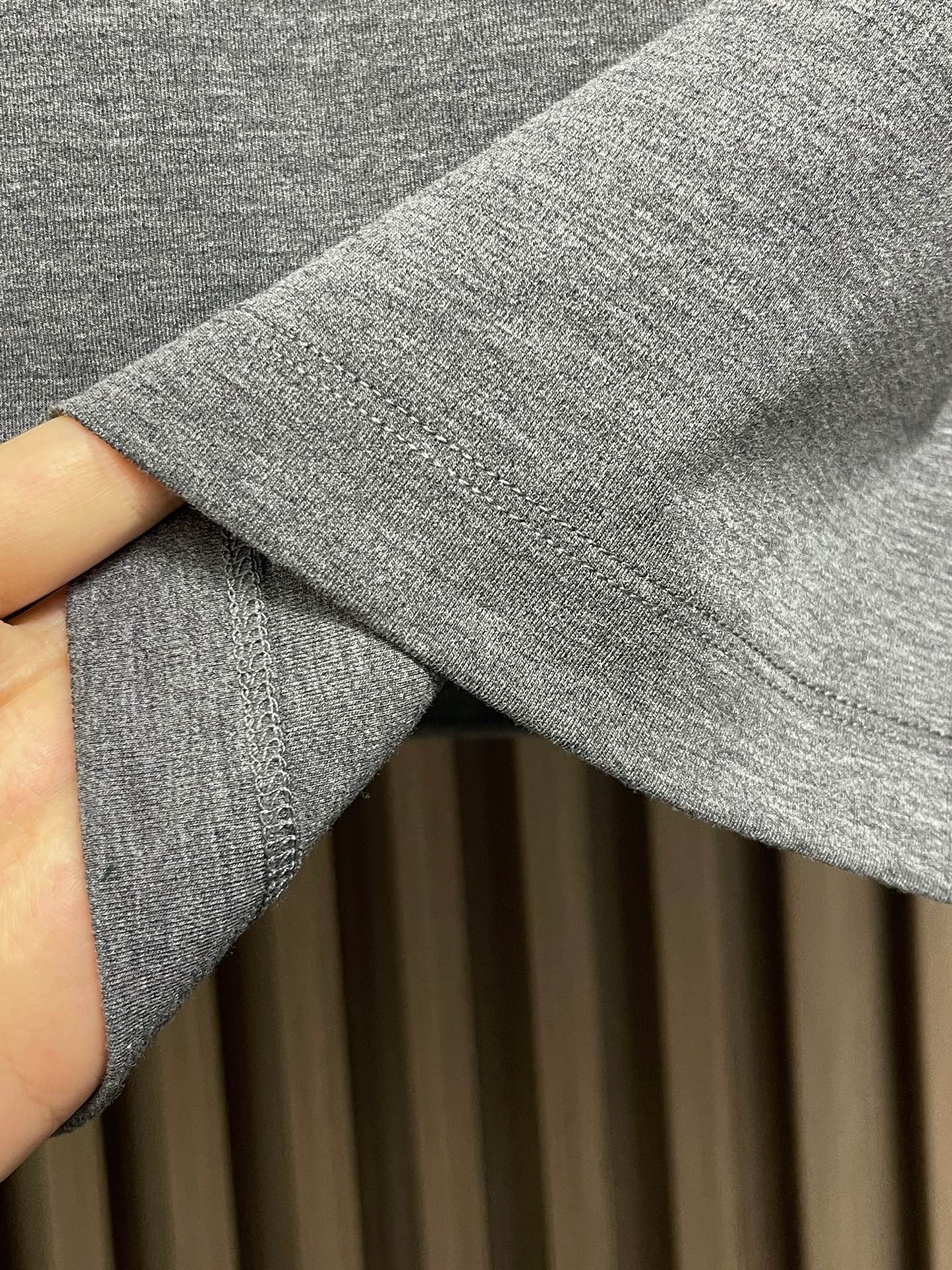 🛒🛒Loro piana LoroPiana 撞色镶边假两件叠穿莫代尔丝光棉圆领短袖t恤，延续一贯地低调