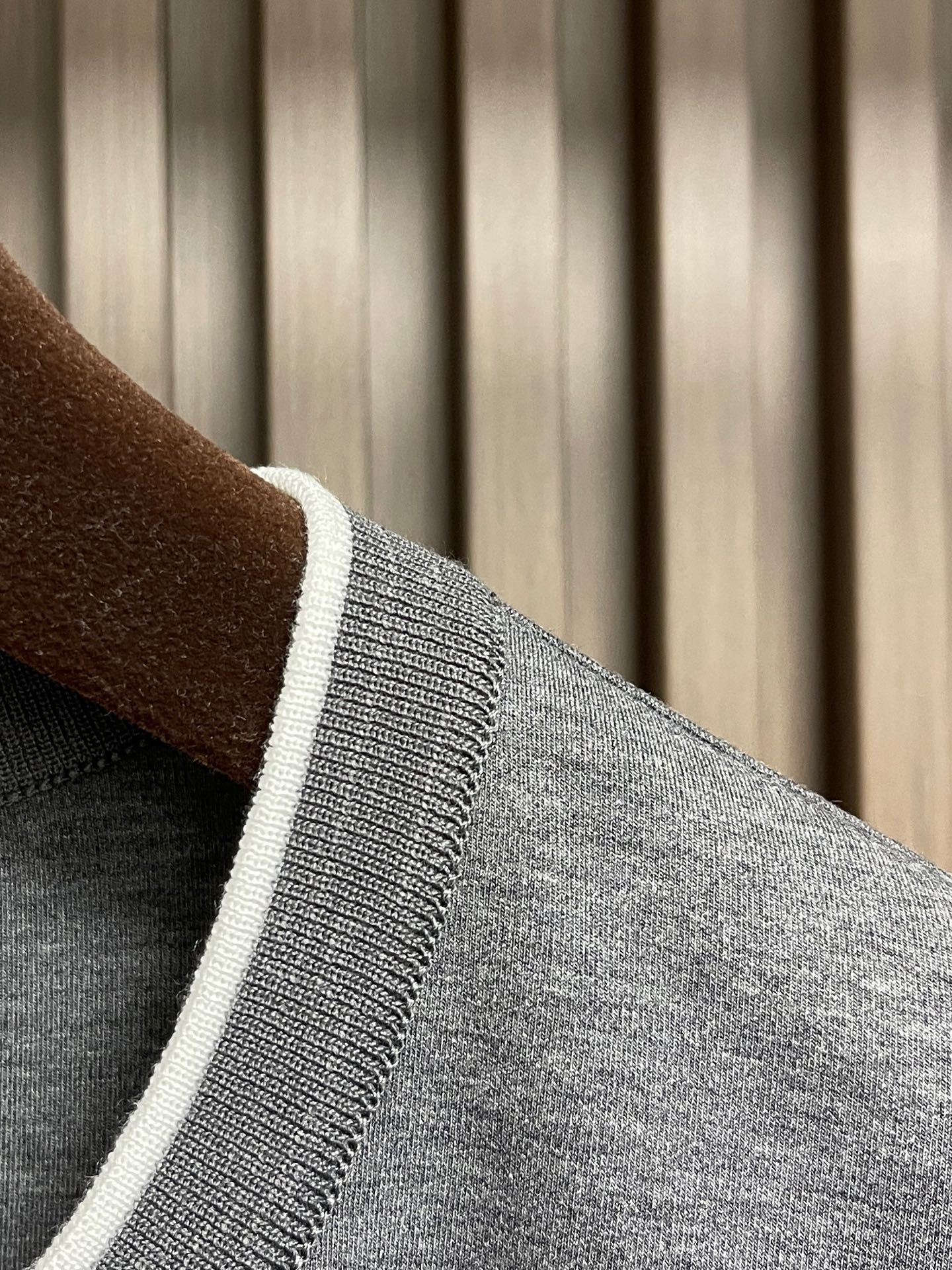 🛒🛒Loro piana LoroPiana 撞色镶边假两件叠穿莫代尔丝光棉圆领短袖t恤，延续一贯地低调