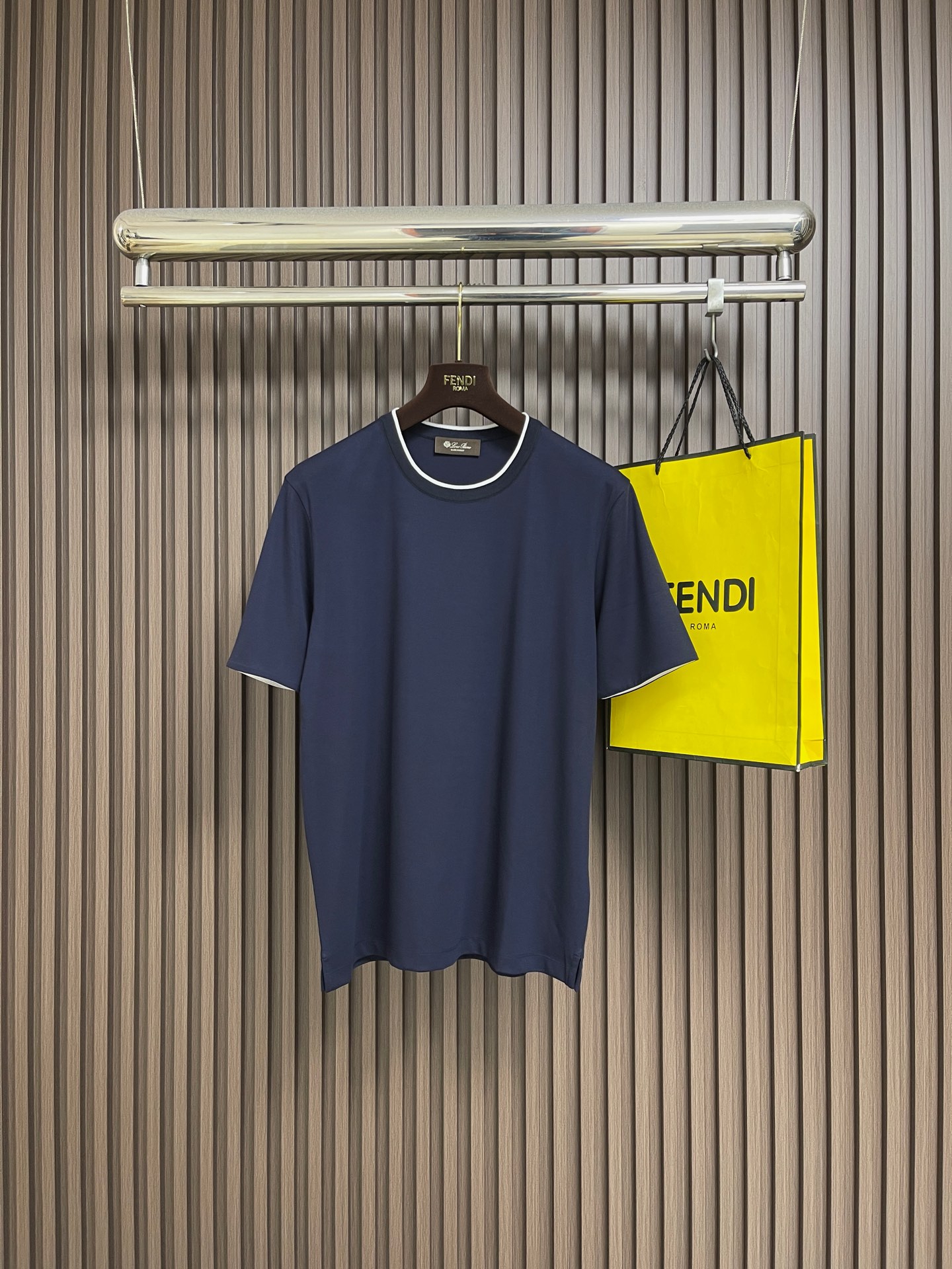 🛒🛒Loro piana LoroPiana 撞色镶边假两件叠穿莫代尔丝光棉圆领短袖t恤，延续一贯地低调
