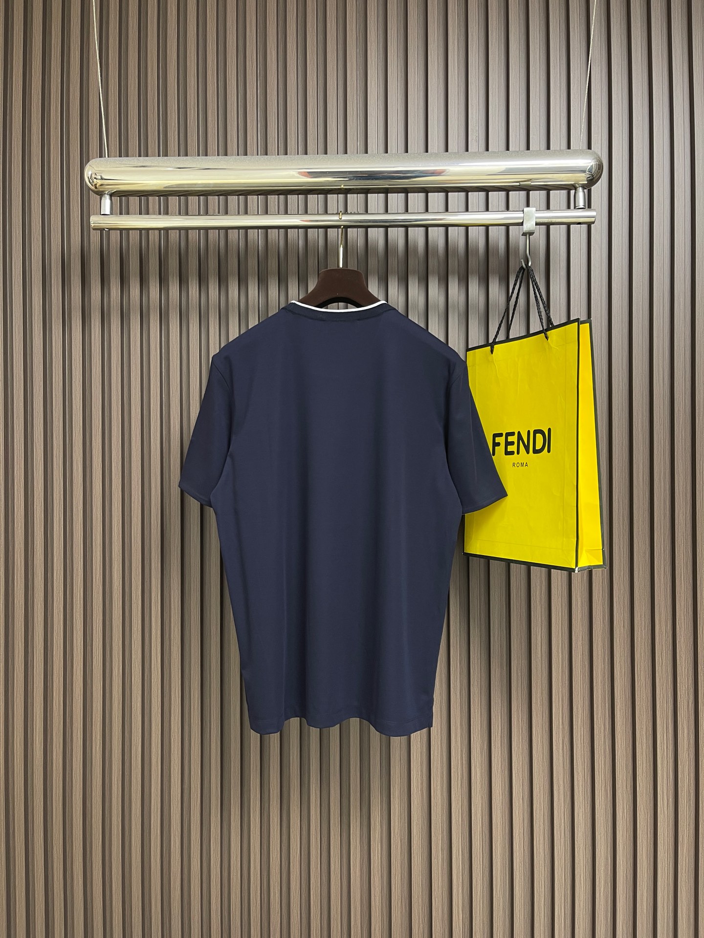 🛒🛒Loro piana LoroPiana 撞色镶边假两件叠穿莫代尔丝光棉圆领短袖t恤，延续一贯地低调