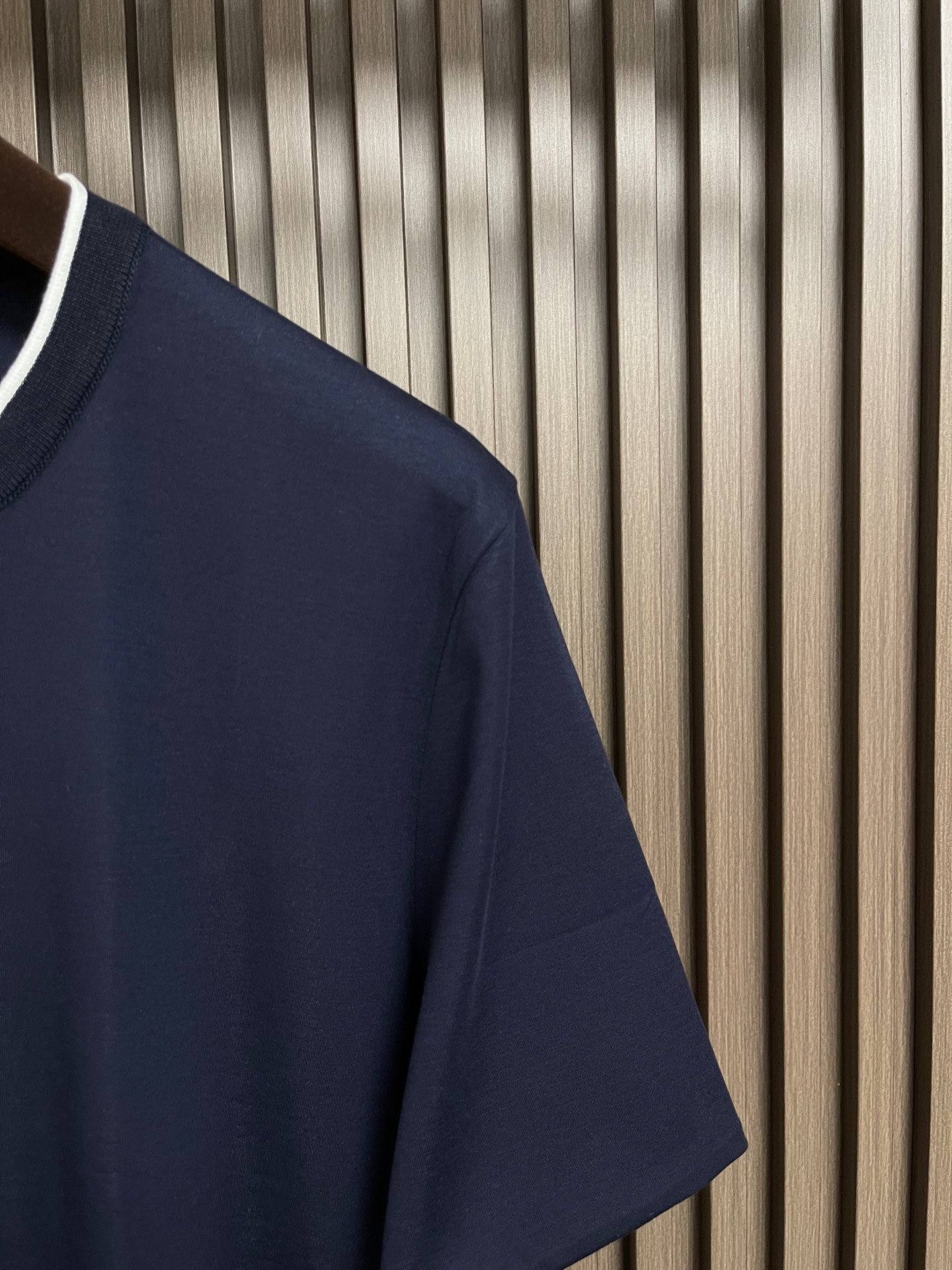 🛒🛒Loro piana LoroPiana 撞色镶边假两件叠穿莫代尔丝光棉圆领短袖t恤，延续一贯地低调