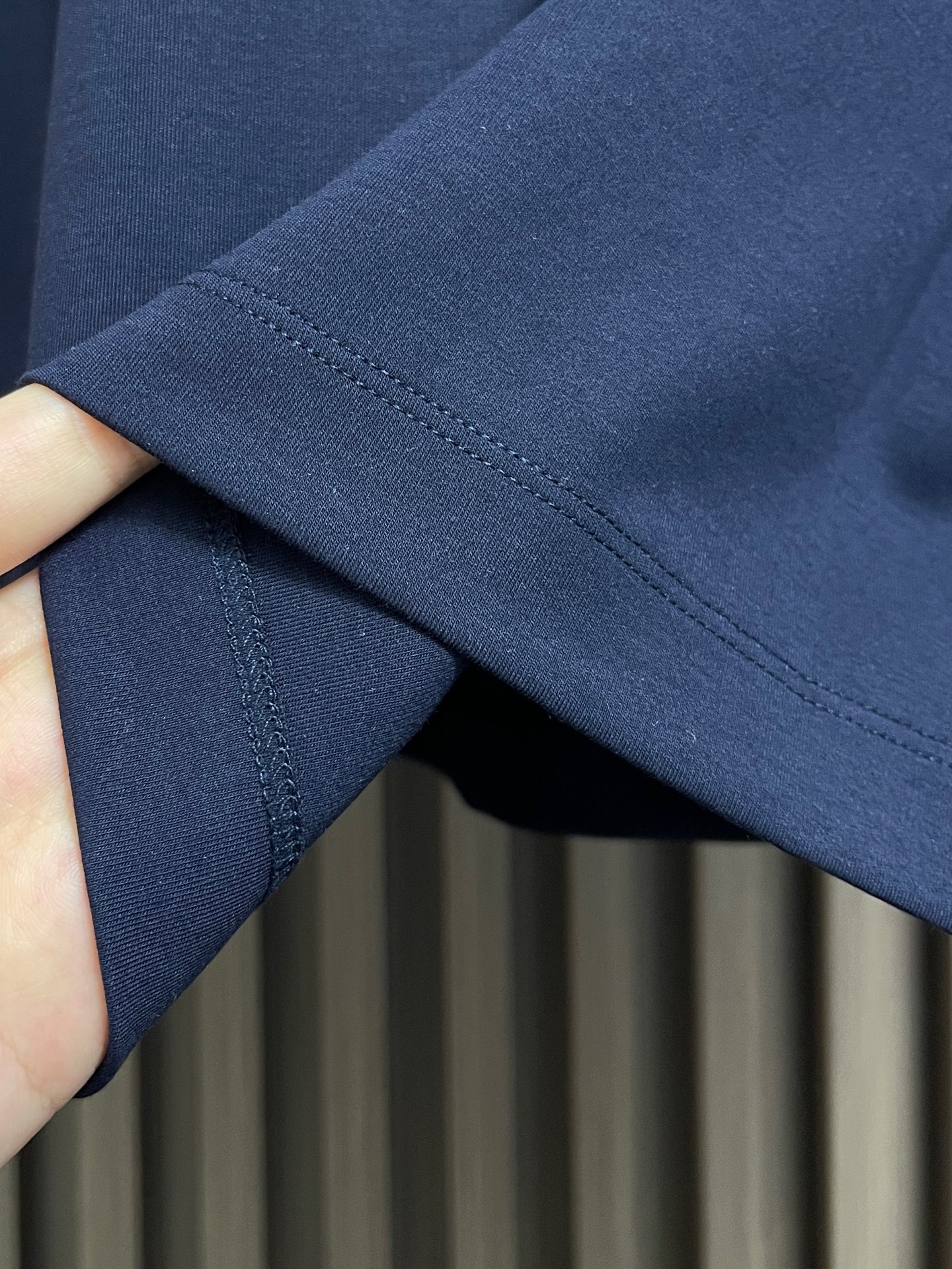🛒🛒Loro piana LoroPiana 撞色镶边假两件叠穿莫代尔丝光棉圆领短袖t恤，延续一贯地低调