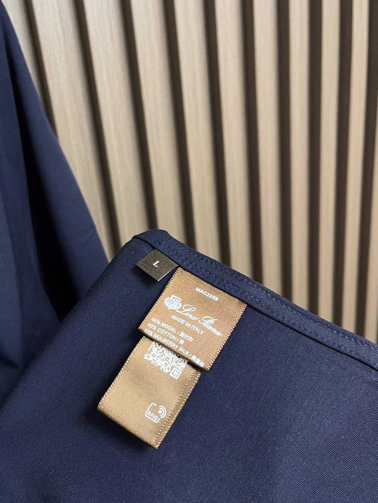 🛒🛒Loro piana LoroPiana 撞色镶边假两件叠穿莫代尔丝光棉圆领短袖t恤，延续一贯地低调