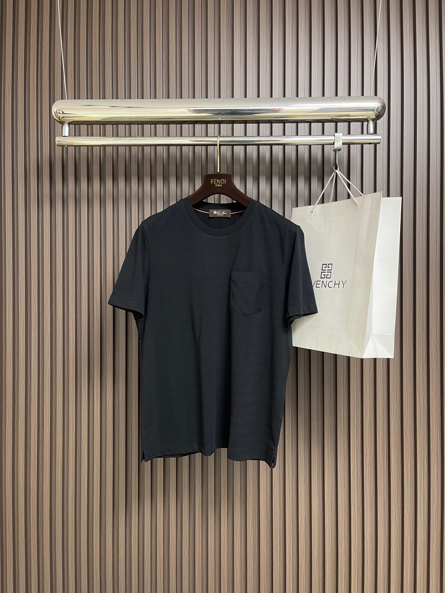 🛒🛒Loro piana LoroPiana 2026ss早春新款短袖T恤打底衫，全品相！采用胸前log