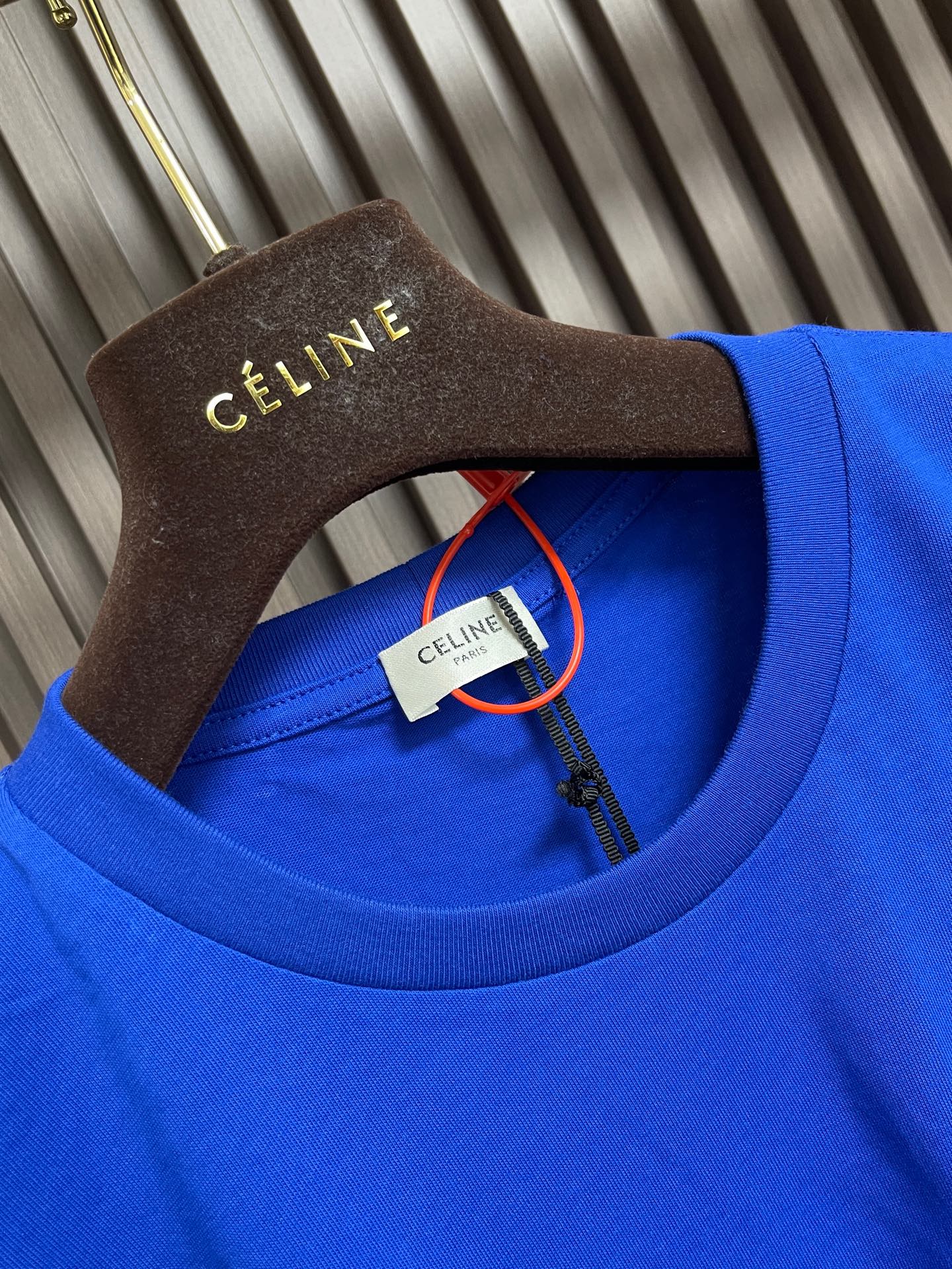 🛒🛒Celine 刺绣口袋短袖T恤，定制纯棉平纹丝光布 柔软细腻 舒适贴肤 以一抹澄澈的克莱因蓝惊艳亮相