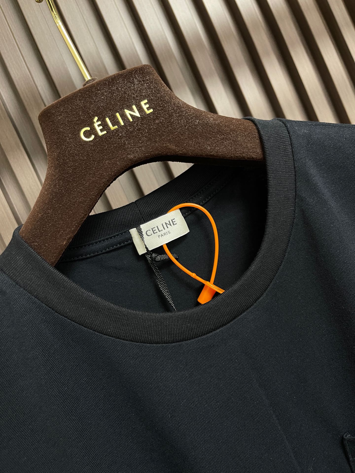 🛒🛒Celine 刺绣口袋短袖T恤，定制纯棉平纹丝光布 柔软细腻 舒适贴肤 以一抹澄澈的克莱因蓝惊艳亮相