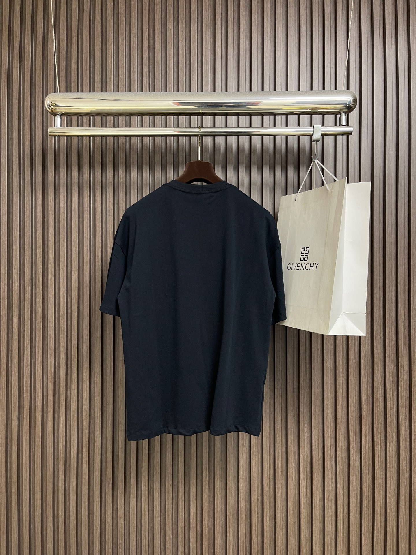 🛒🛒Celine 刺绣口袋短袖T恤，定制纯棉平纹丝光布 柔软细腻 舒适贴肤 以一抹澄澈的克莱因蓝惊艳亮相
