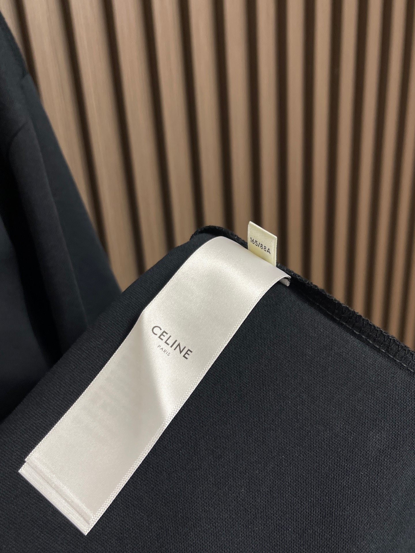 🛒🛒Celine 刺绣口袋短袖T恤，定制纯棉平纹丝光布 柔软细腻 舒适贴肤 以一抹澄澈的克莱因蓝惊艳亮相
