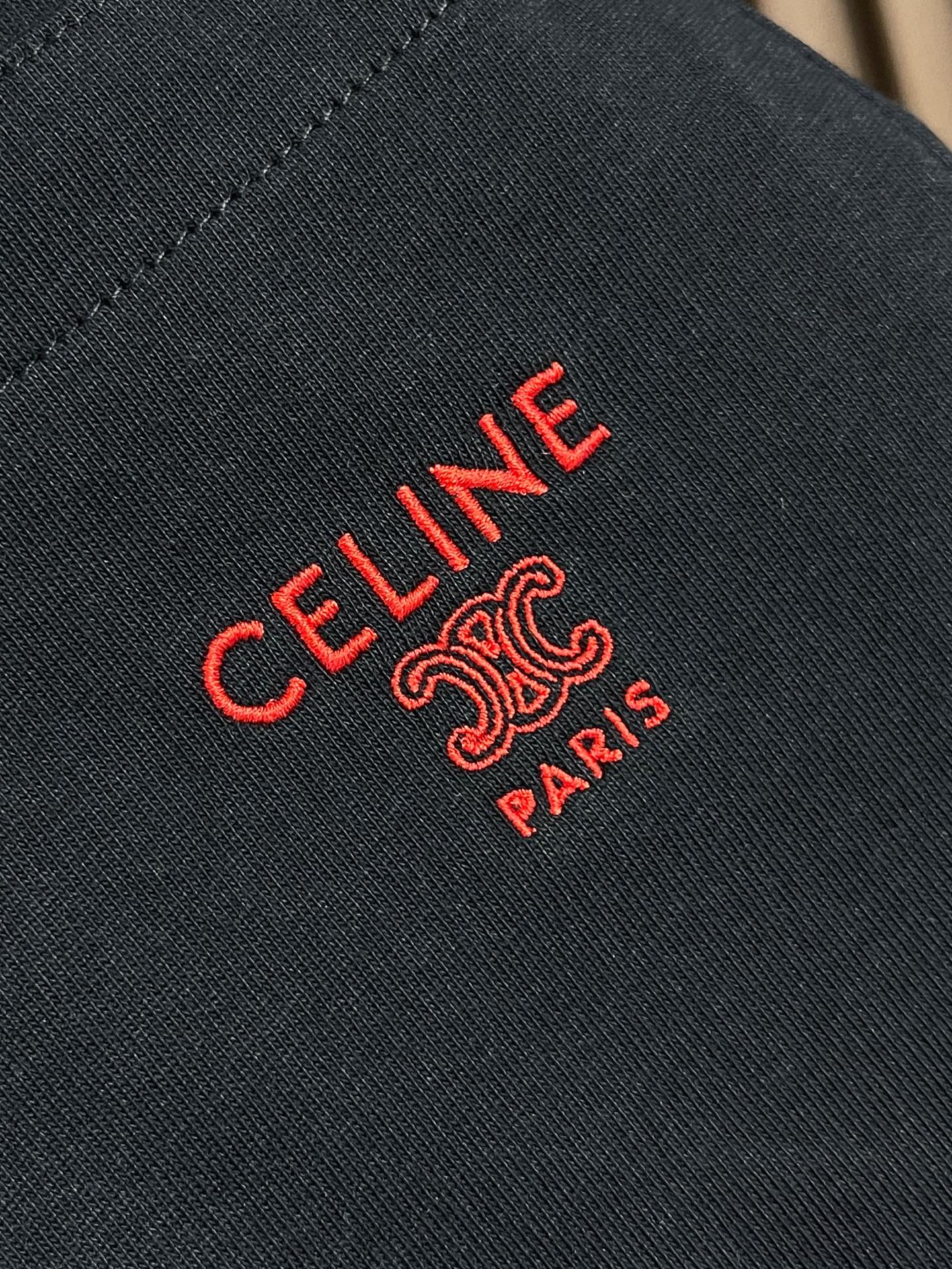 🛒🛒Celine 刺绣口袋短袖T恤，定制纯棉平纹丝光布 柔软细腻 舒适贴肤 以一抹澄澈的克莱因蓝惊艳亮相