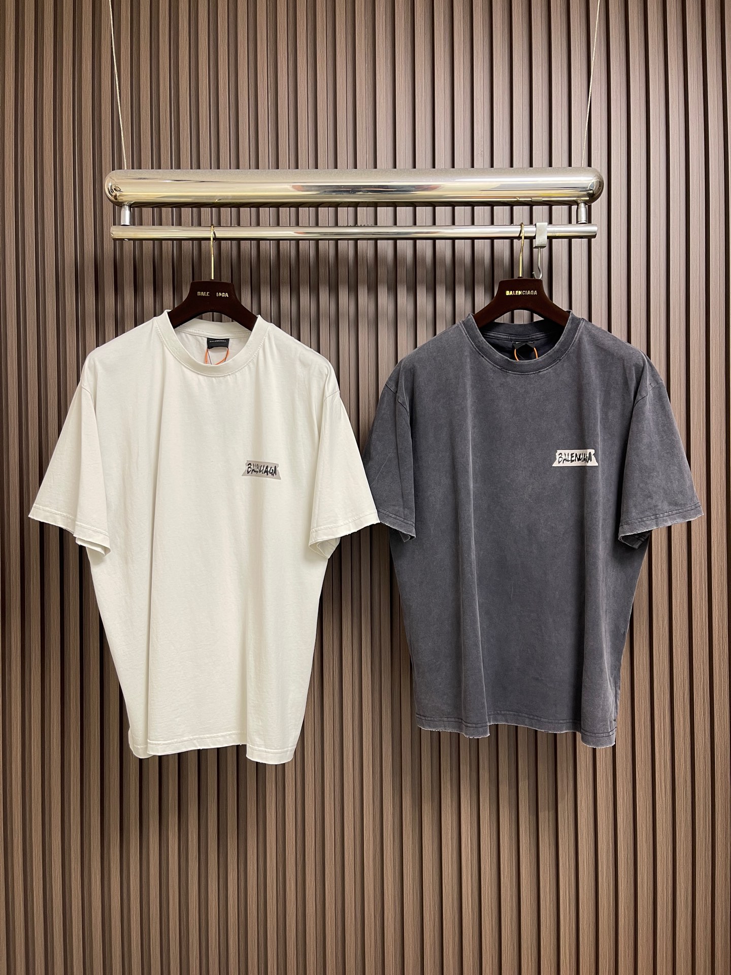 🛒🛒Balenciaga 做旧印花字母短袖T恤 定制密织平纹针织料 质感卓越 舒适贴肤 以浓郁而纯粹的洗