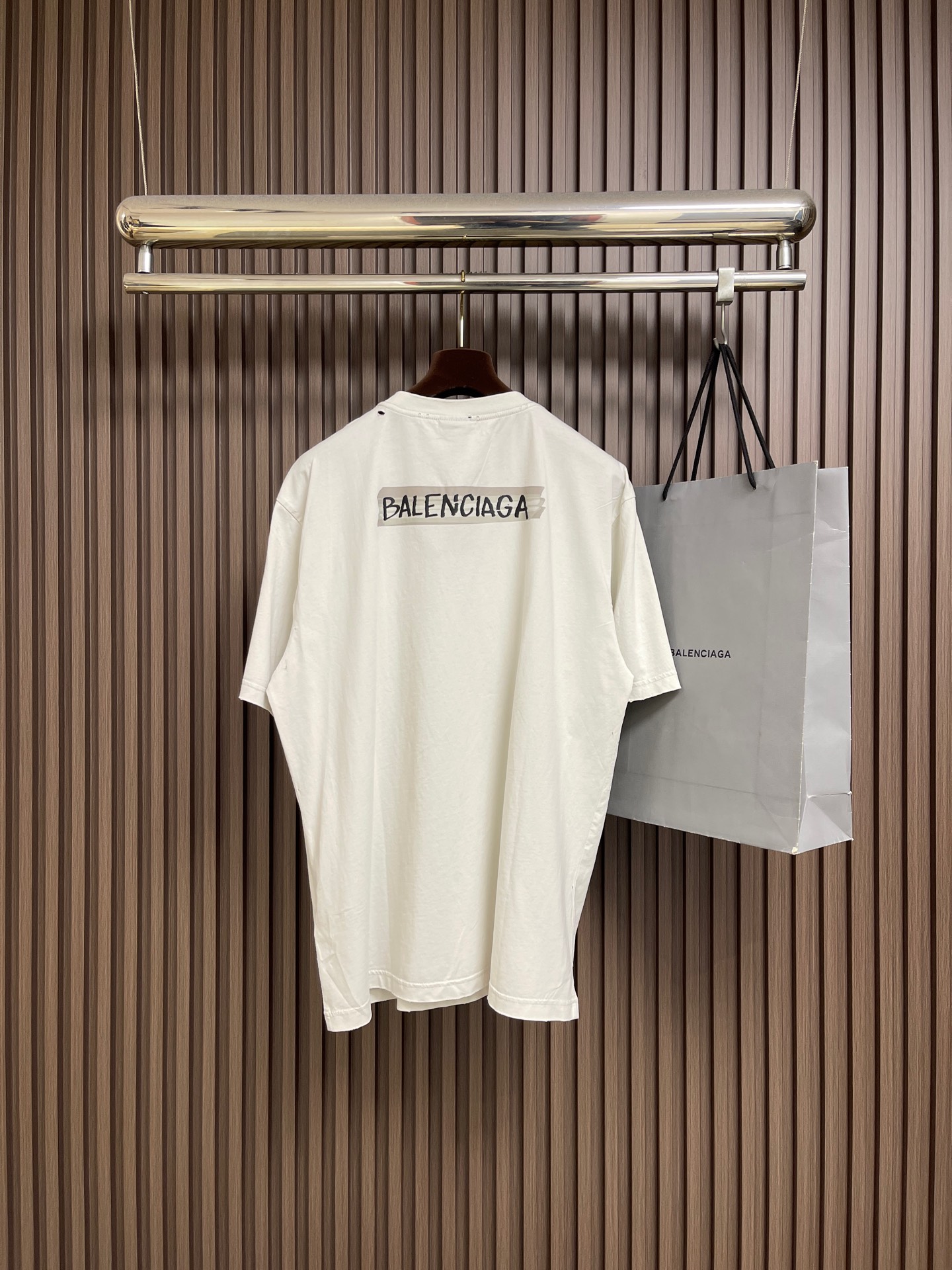 🛒🛒Balenciaga 做旧印花字母短袖T恤 定制密织平纹针织料 质感卓越 舒适贴肤 以浓郁而纯粹的洗