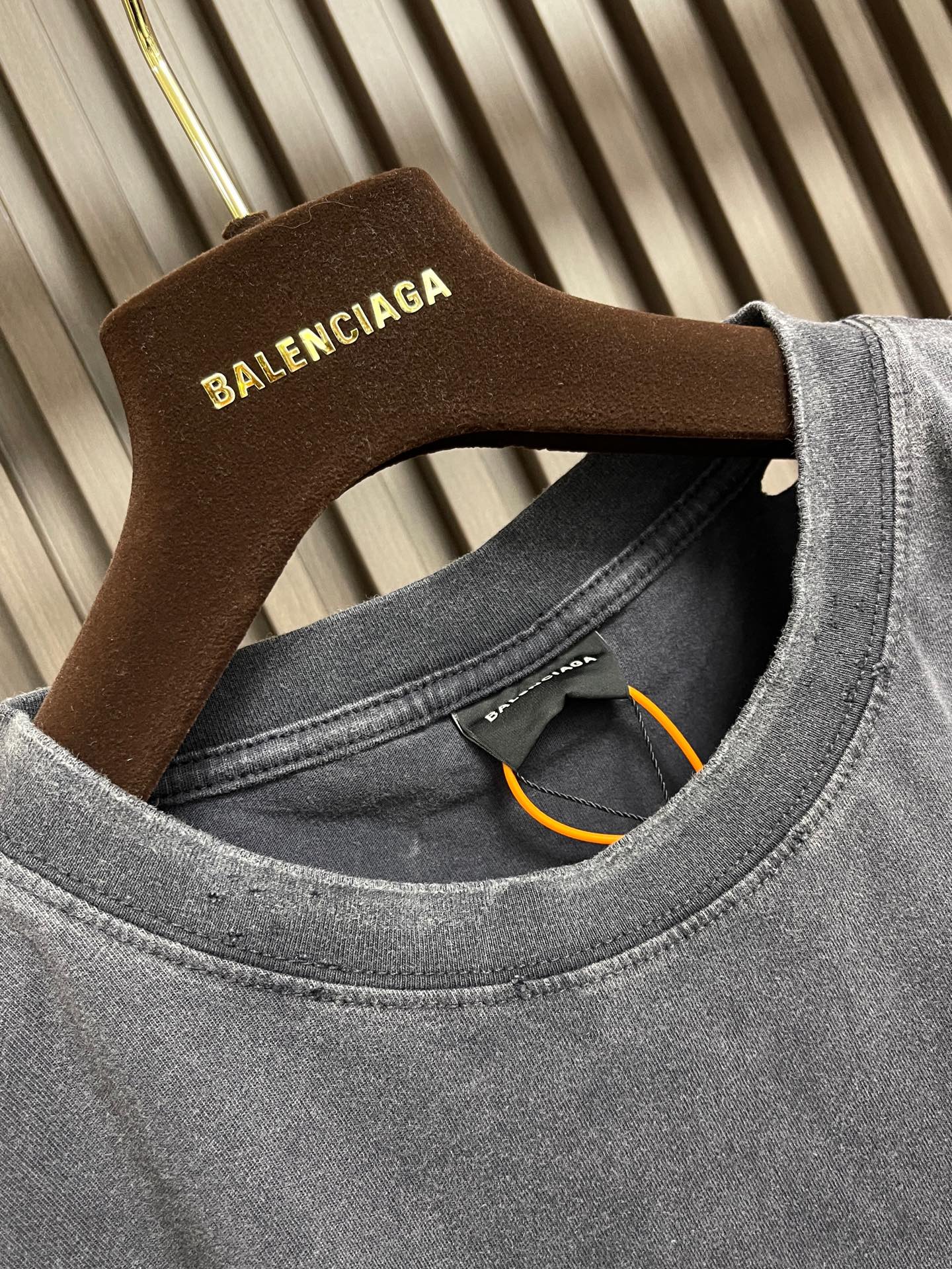 🛒🛒Balenciaga 做旧印花字母短袖T恤 定制密织平纹针织料 质感卓越 舒适贴肤 以浓郁而纯粹的洗