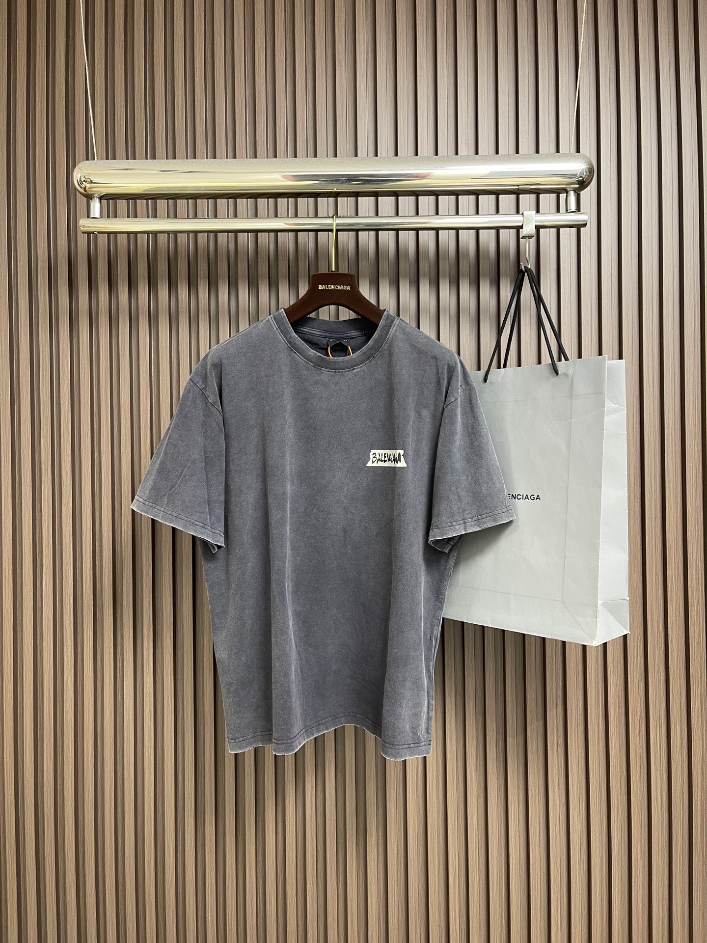 🛒🛒Balenciaga 做旧印花字母短袖T恤 定制密织平纹针织料 质感卓越 舒适贴肤 以浓郁而纯粹的洗