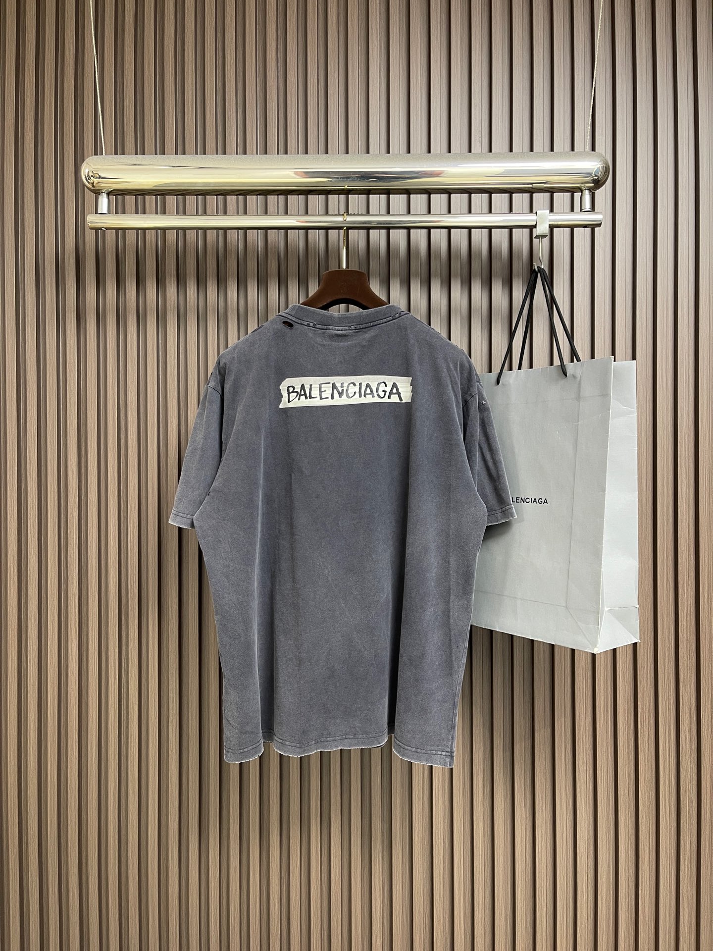 🛒🛒Balenciaga 做旧印花字母短袖T恤 定制密织平纹针织料 质感卓越 舒适贴肤 以浓郁而纯粹的洗