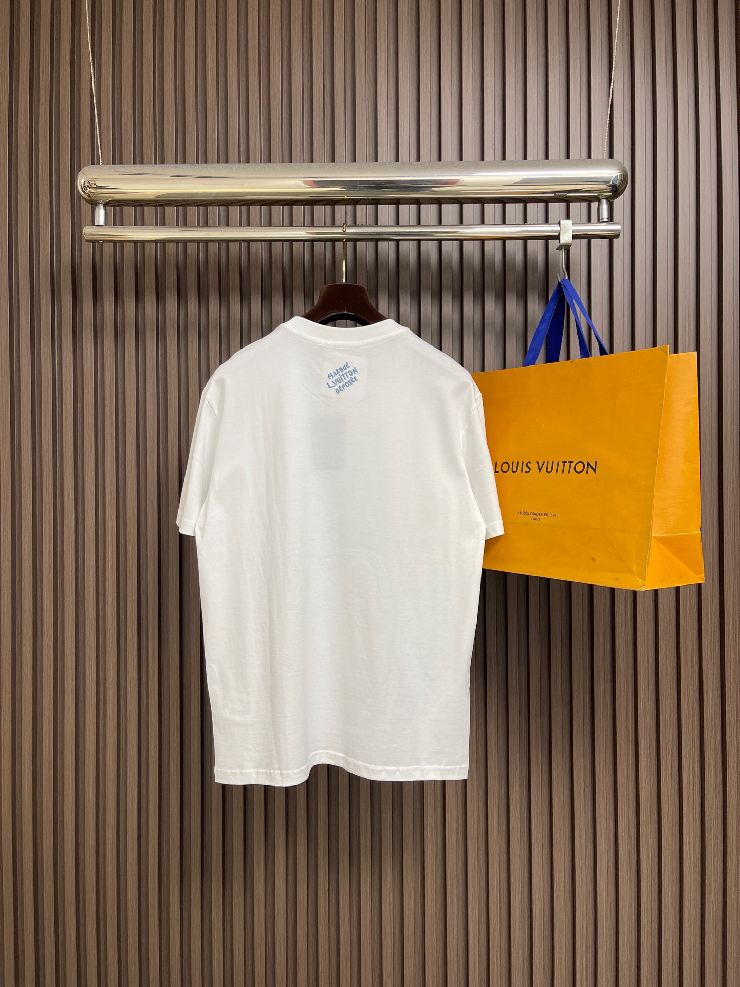 🛒🛒LV 2026ss 早春印花logo纯棉质阔版圆领男士短袖t恤，新季新推系列将标识巧妙融入设计，塑就