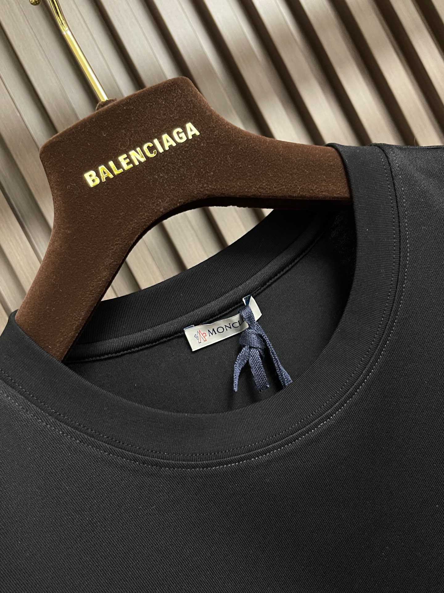 🛒🛒Moncler 2026SS春夏新品字母植绒印花标识短袖T恤，正面