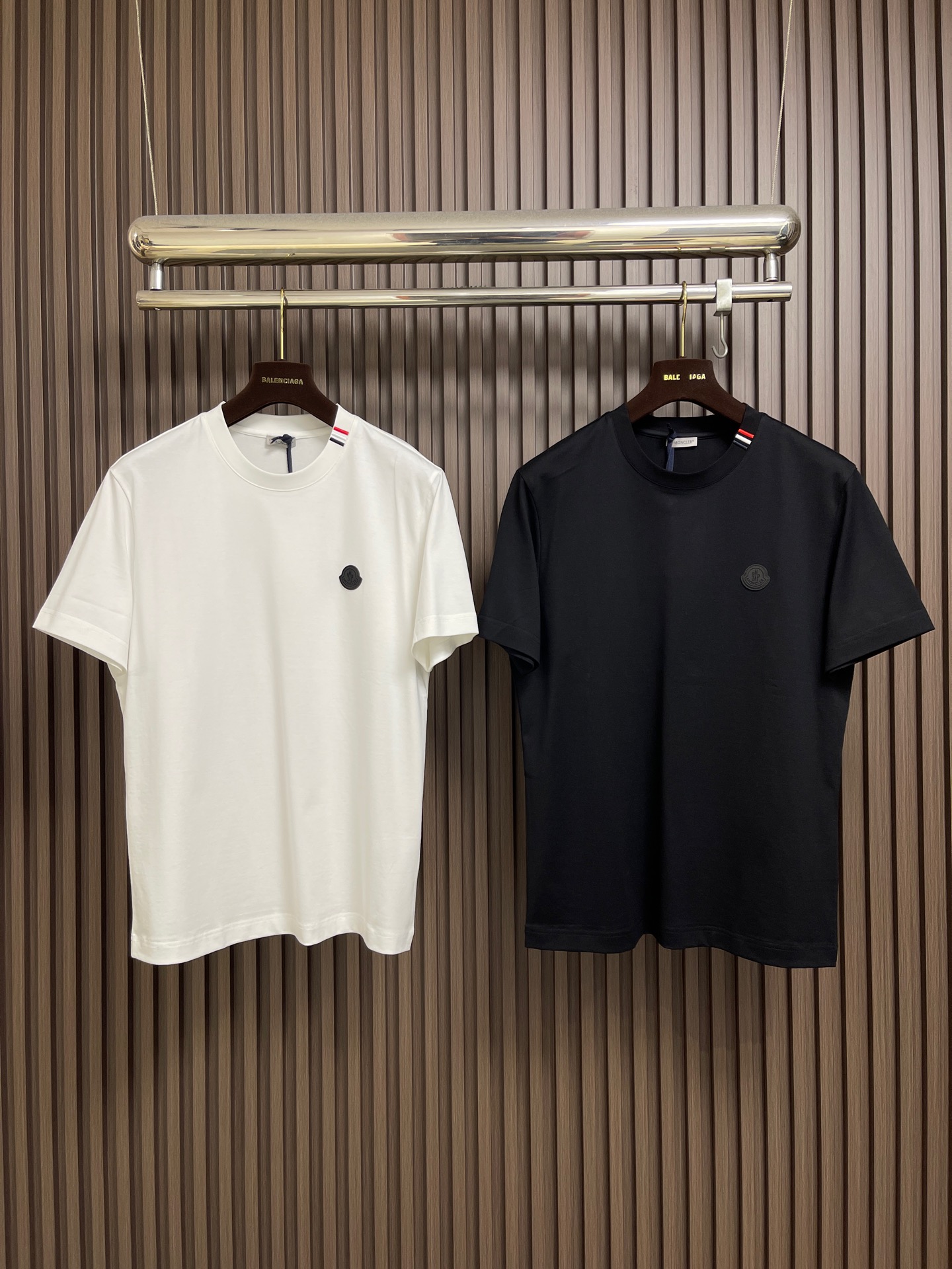 🛒🛒Moncler 2026SS早春新品短袖T恤，经典徽标短袖T恤。精选280g 高支精梳棉混纺面料，亲