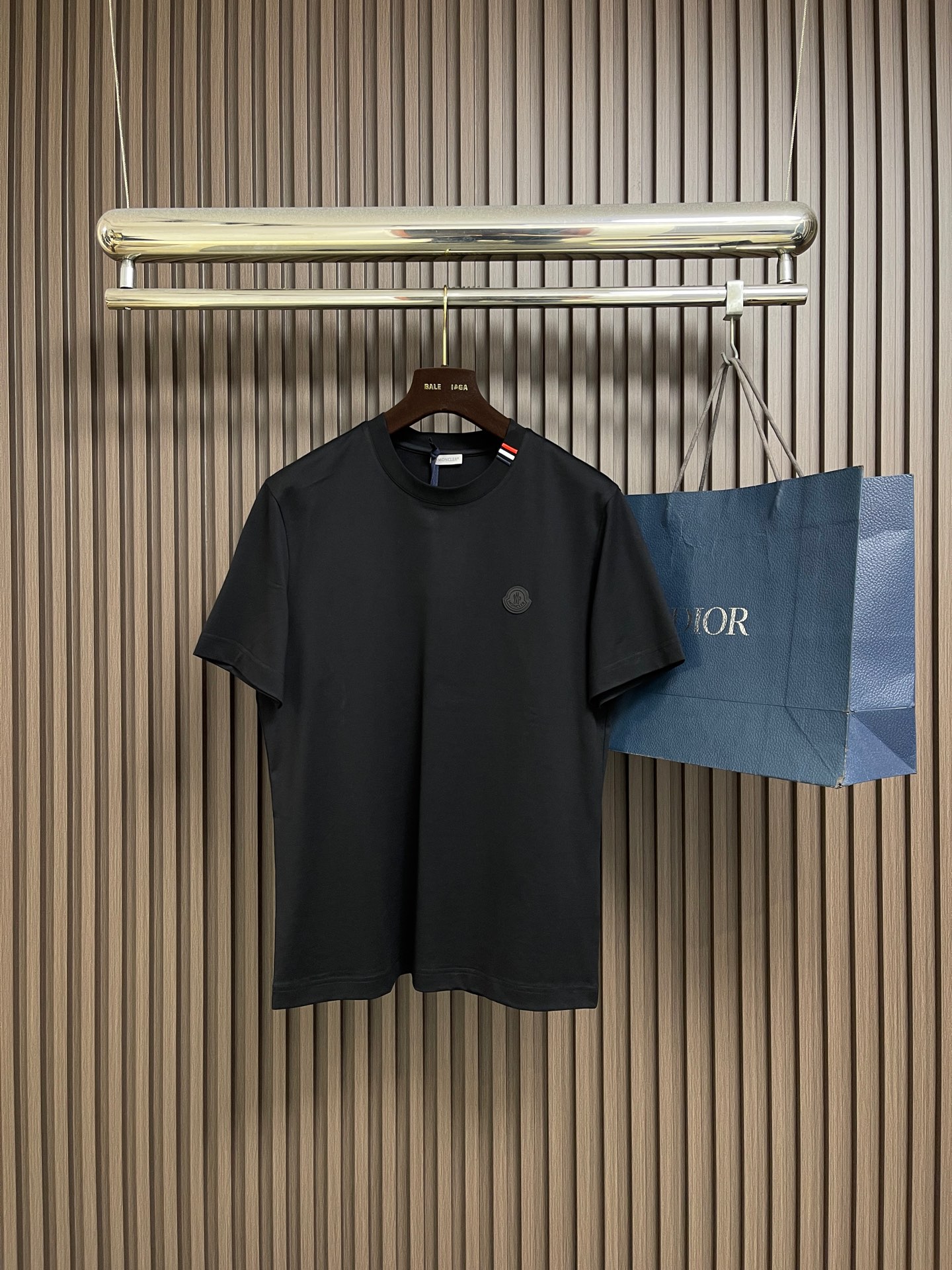 🛒🛒Moncler 2026SS早春新品短袖T恤，经典徽标短袖T恤。精选280g 高支精梳棉混纺面料，亲