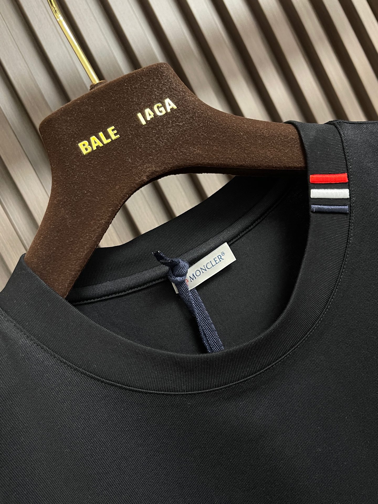 🛒🛒Moncler 2026SS早春新品短袖T恤，经典徽标短袖T恤。精选280g 高支精梳棉混纺面料，亲