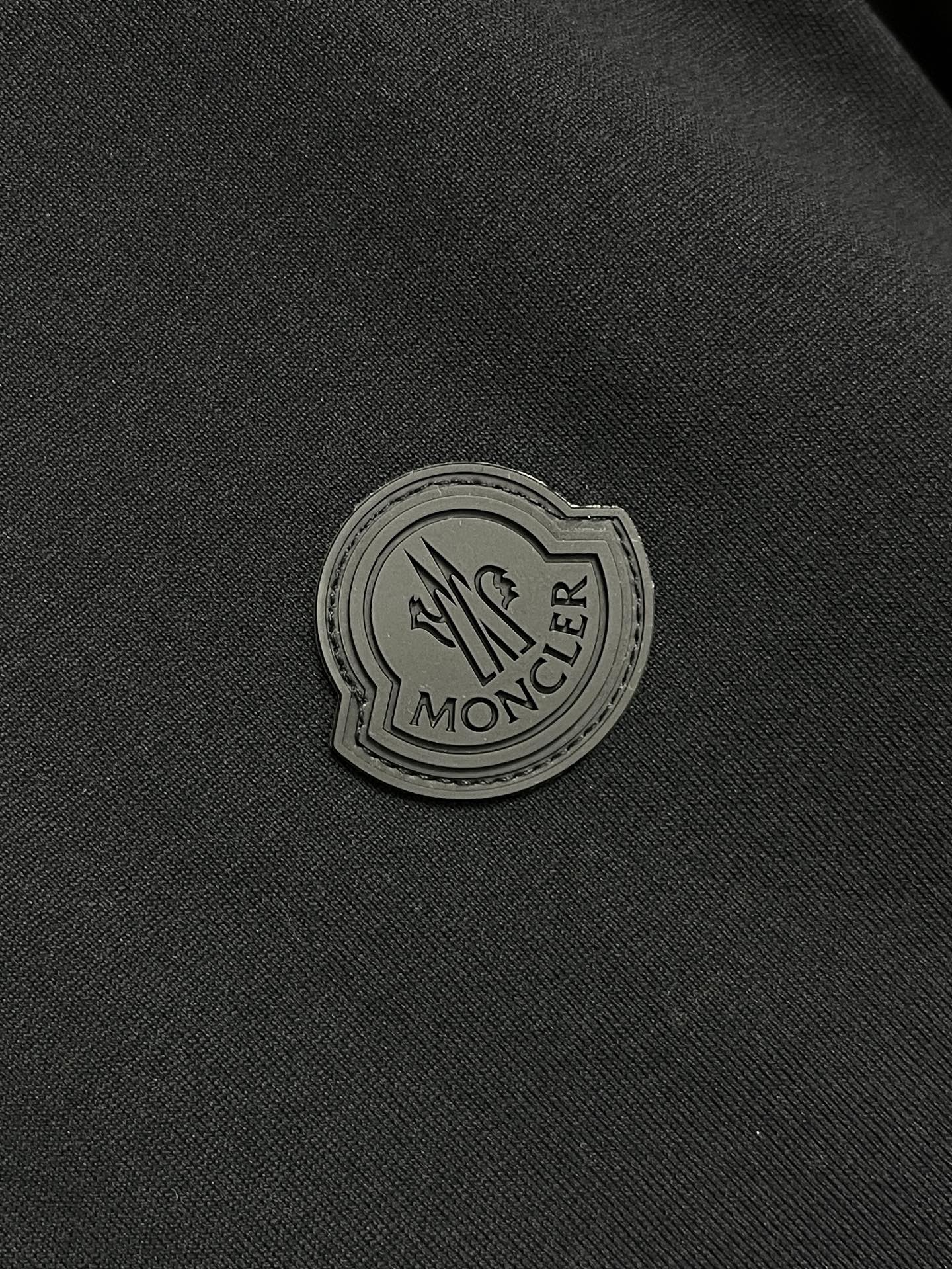 🛒🛒Moncler 2026SS早春新品短袖T恤，经典徽标短袖T恤。精选280g 高支精梳棉混纺面料，亲