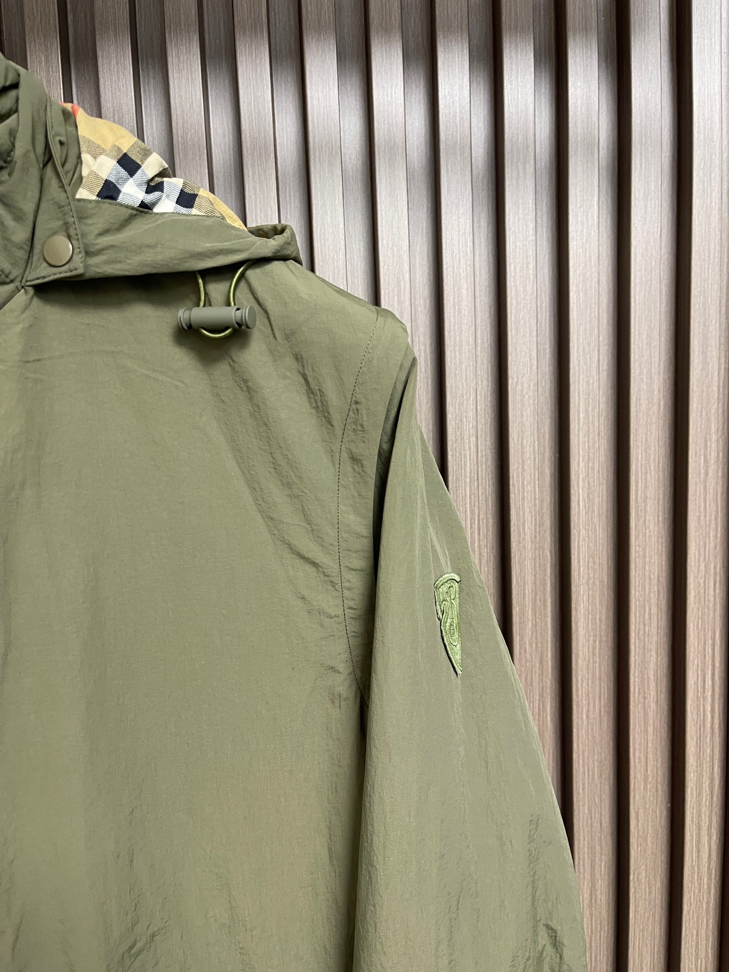 🛒🛒Burberry 2026ss春夏新款可拆卸袖子轻便连帽外套，选用由尼龙面料制成，设计有可调拆卸袖以