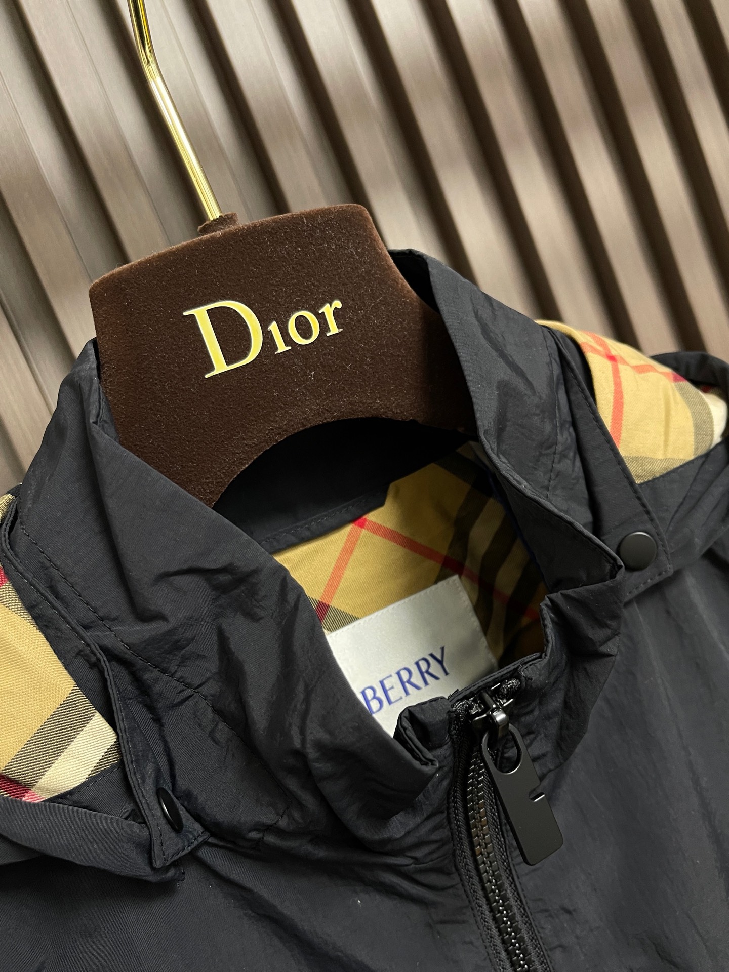 🛒🛒Burberry 2026ss春夏新款可拆卸袖子轻便连帽外套，选用由尼龙面料制成，设计有可调拆卸袖以