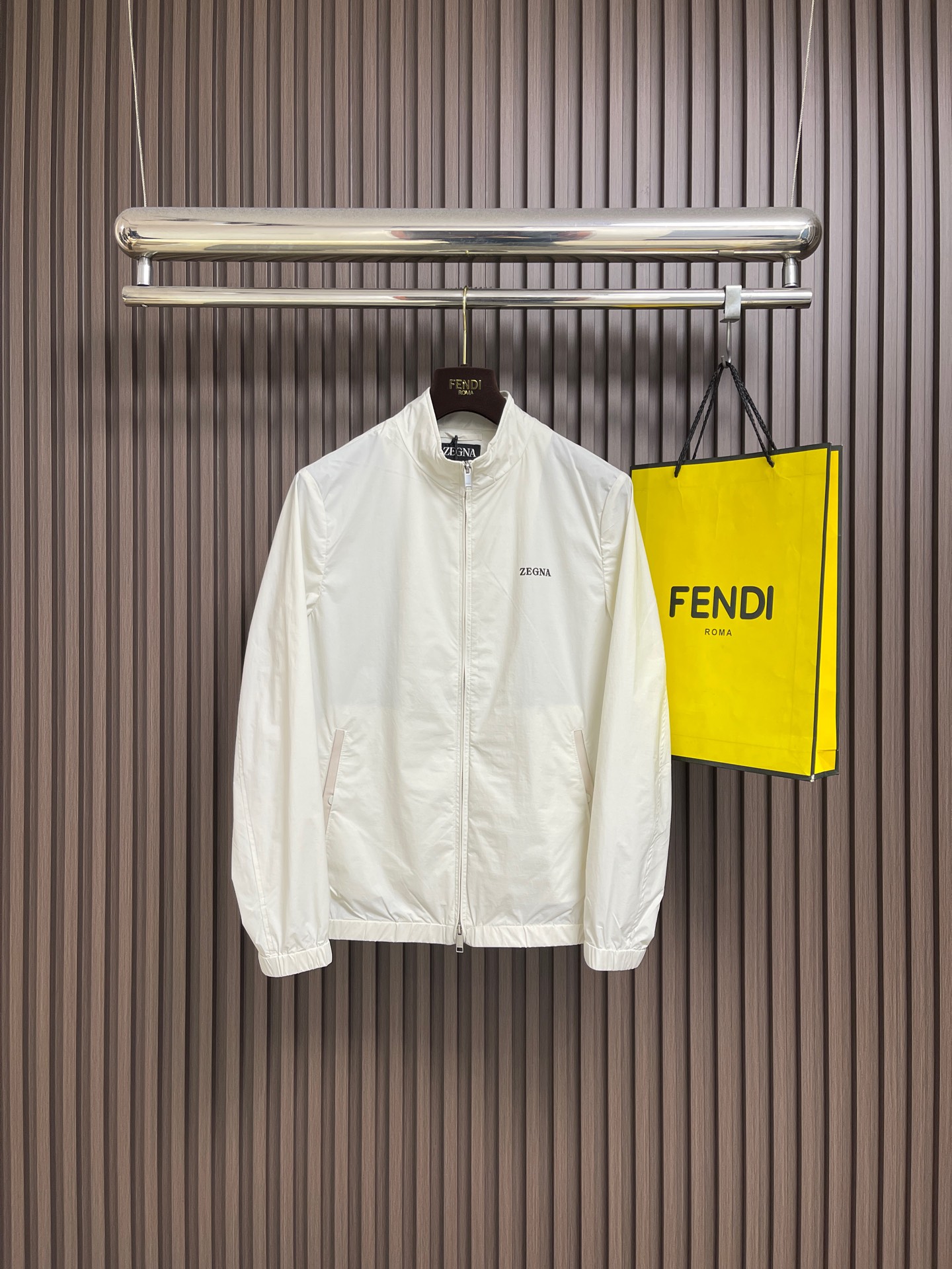 NO:745893,Zegna stand-up collar jacket. Selected high-quality fabrics, delicate and smooth feel, light and shiny. Simple design, practical and fashionable. Suitable for a variety of body types. High-end positioning, super textured for early spring, easy to handle for commuting or business occasions, size 48-56 48 yards, bust 110, shoulder width 45.8, length 66, size 50, chest 114, shoulder width 47, length 68, size 52, bust 118  Shoulder width 48.2, length 70, size 54, bust 122, shoulder width 49.4, length 72, size 56, bust 126, shoulder width 50.6, length 74,,jackets & coats,jackets & coats,19860909Zegna 立领夹克外套.甄选优质面料,手感细腻顺滑,轻盈有光泽计.简约设计,实用又时髦.适合多种体型.高端定位,早春穿超有质感,通勤或商务场合都能轻松驾驭,尺码48-56 48码 胸围110 肩宽45.8 衣长66 50码 胸围114 肩宽47 衣长68 52码 胸围118 肩宽48.2 衣长70 54码 胸围122 肩宽49.4 衣长72 56码 胸围126 肩宽50.6 衣长74,,jackets & coats,jackets & coats,,Men's clothing