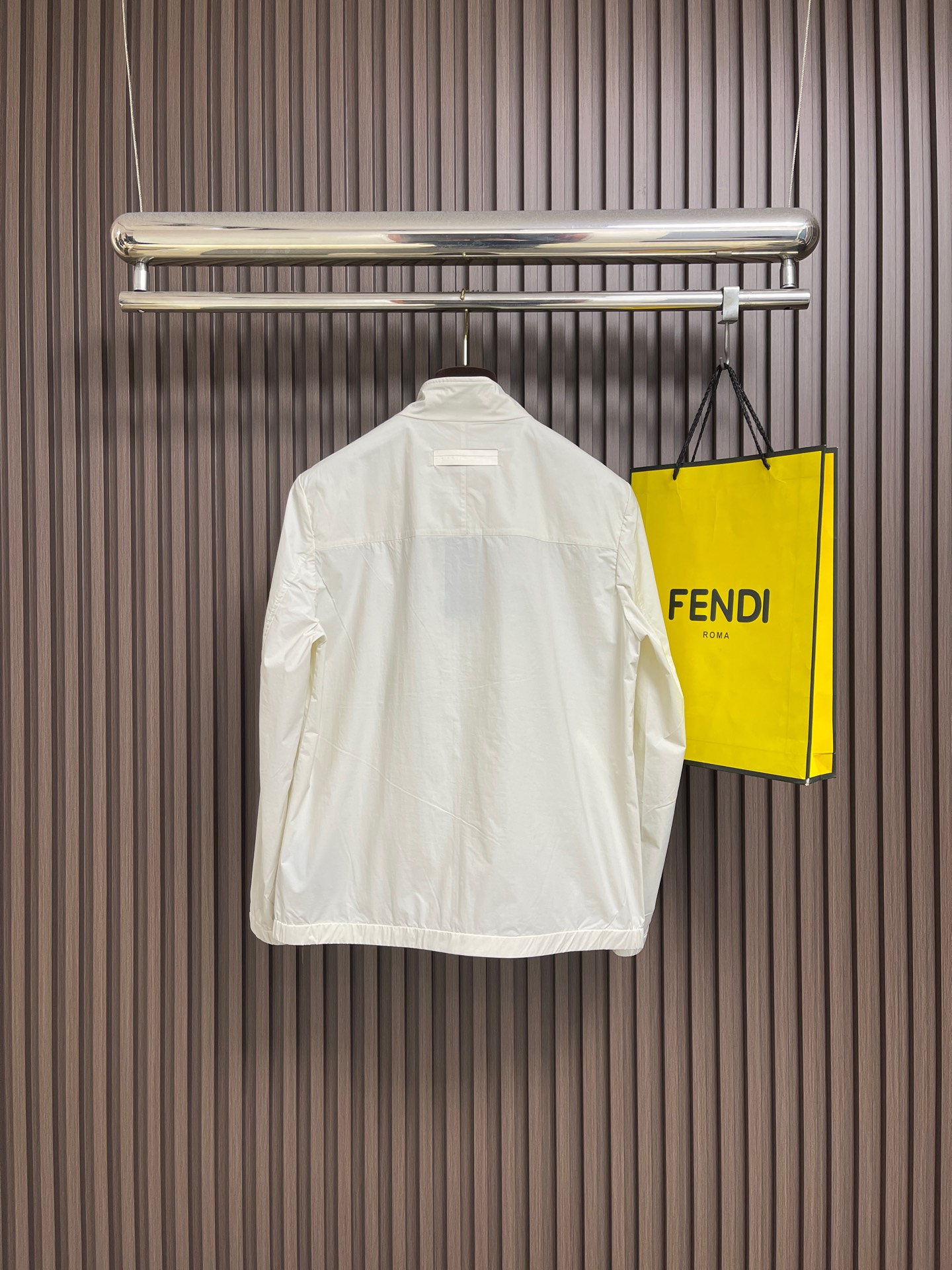 🛒🛒Zegna 立领夹克外套。甄选优质面料，手感细腻顺滑，轻盈有光泽计。简约设计，实用又时髦。适合多种体