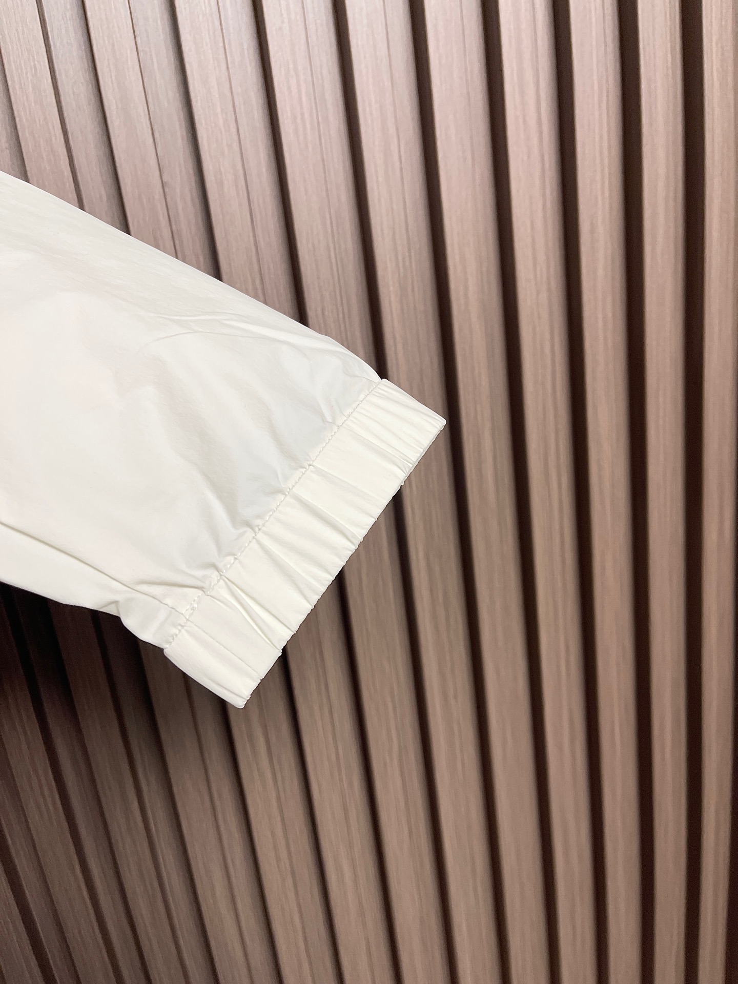 🛒🛒Zegna 立领夹克外套。甄选优质面料，手感细腻顺滑，轻盈有光泽计。简约设计，实用又时髦。适合多种体