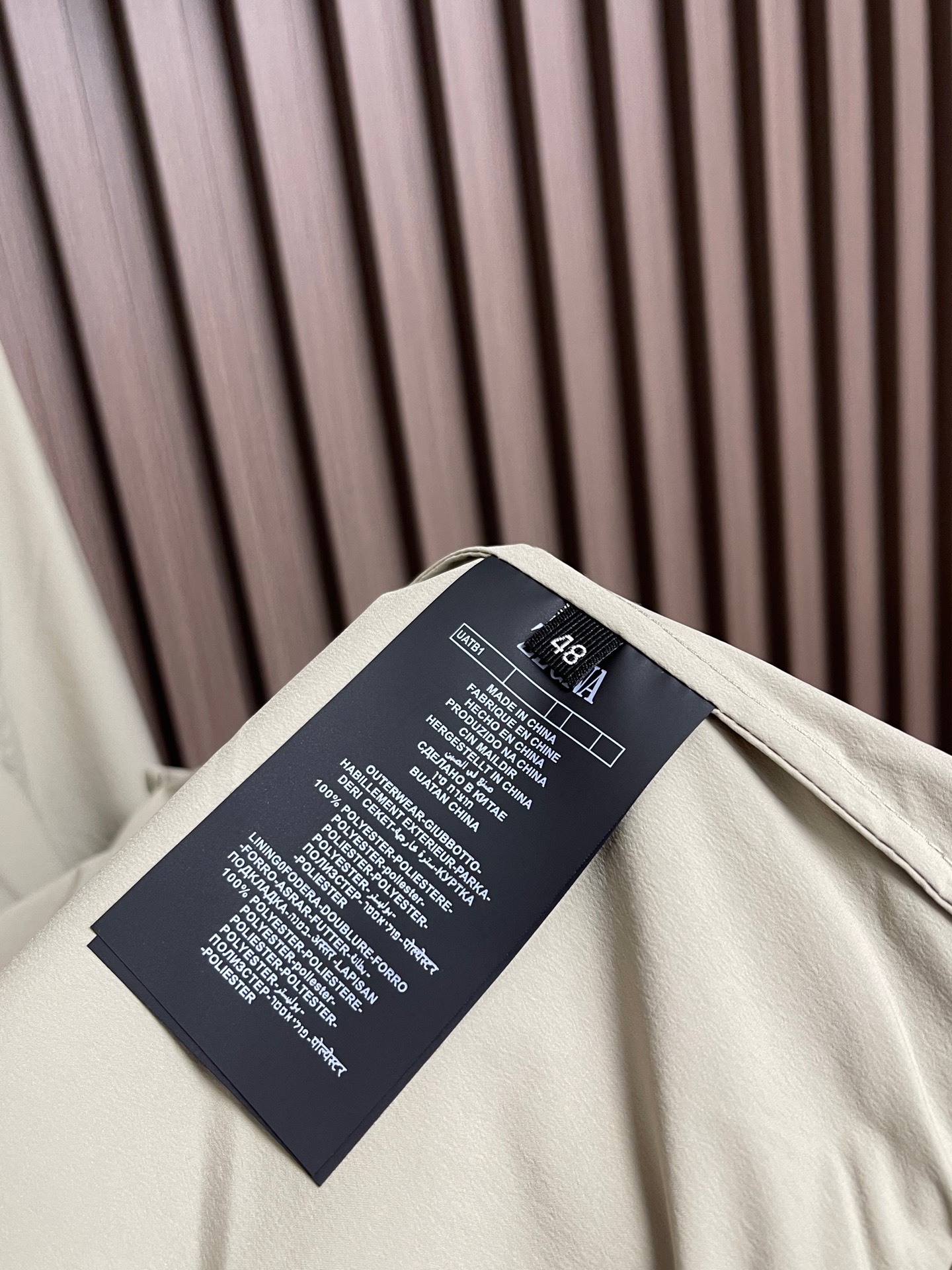 🛒🛒Zegna 立领夹克外套。甄选优质面料，手感细腻顺滑，轻盈有光泽计。简约设计，实用又时髦。适合多种体