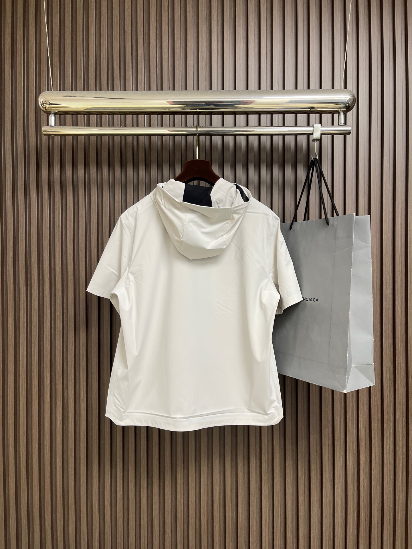 🛒🛒Prada 春夏连帽短袖拉链外套，精致工艺面料，经典短袖连帽设计，无论是上身舒适度还是都是无可比拟的